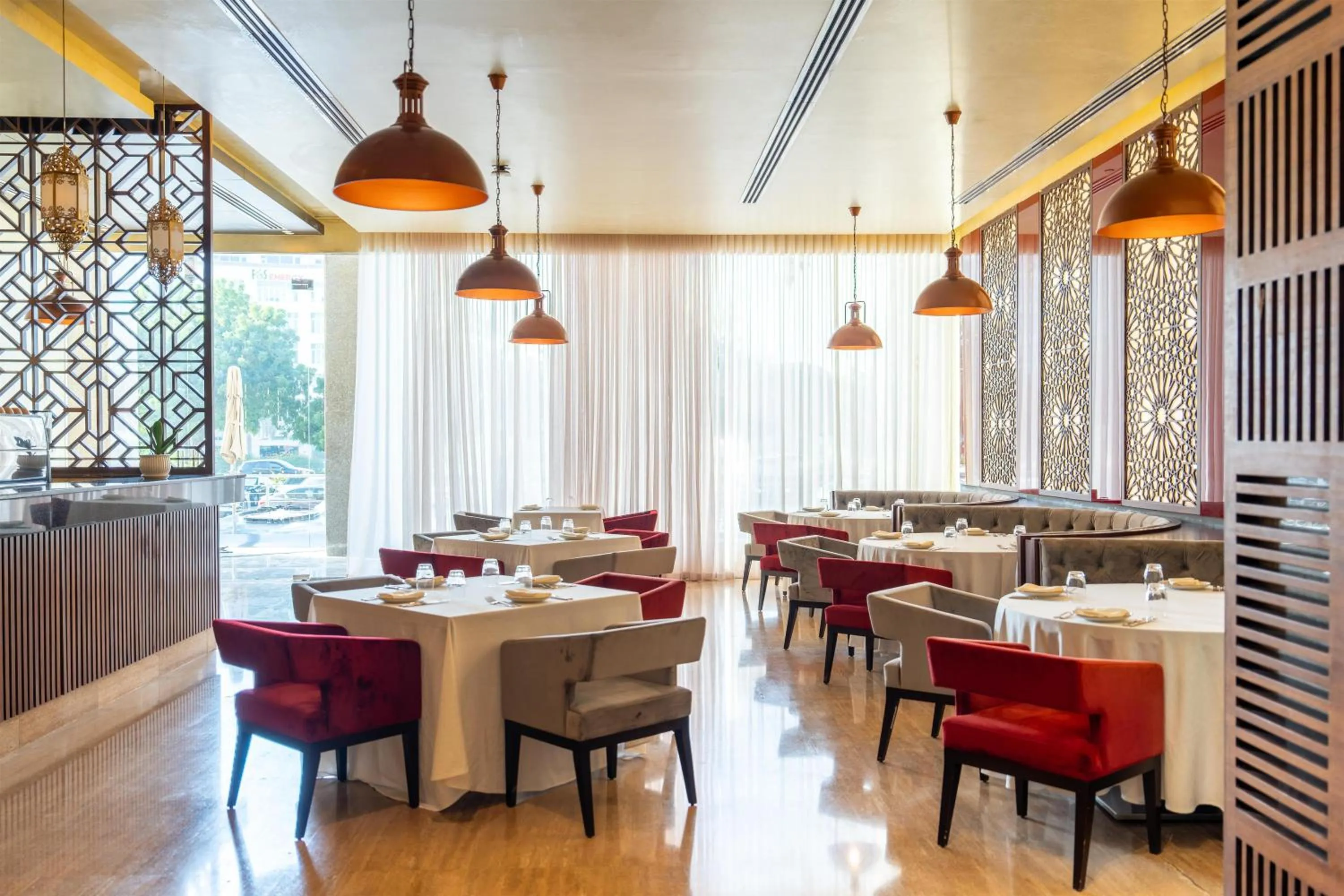 Restaurant/places to eat in Radisson Hotel Muscat Panorama