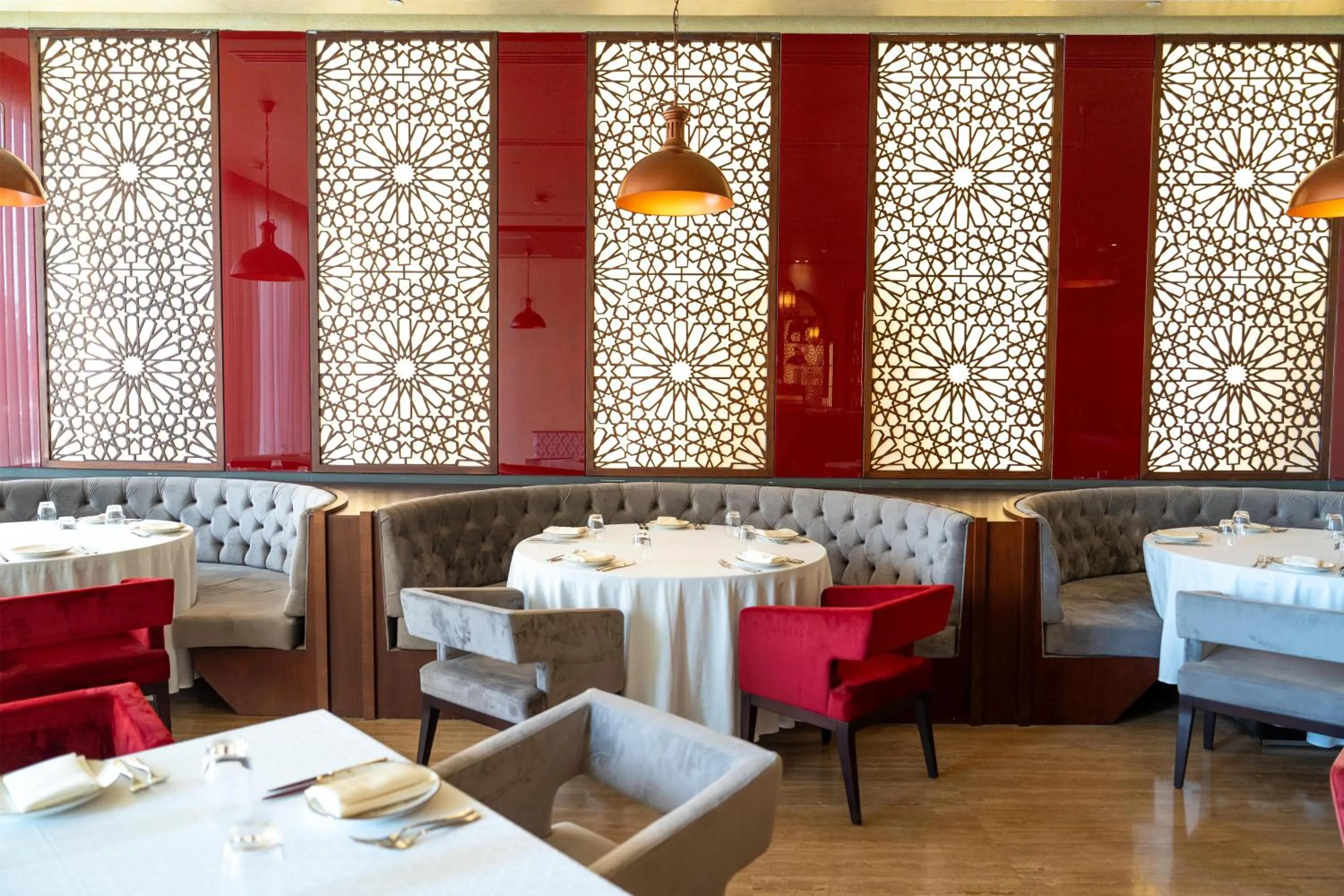 Restaurant/places to eat in Radisson Hotel Muscat Panorama