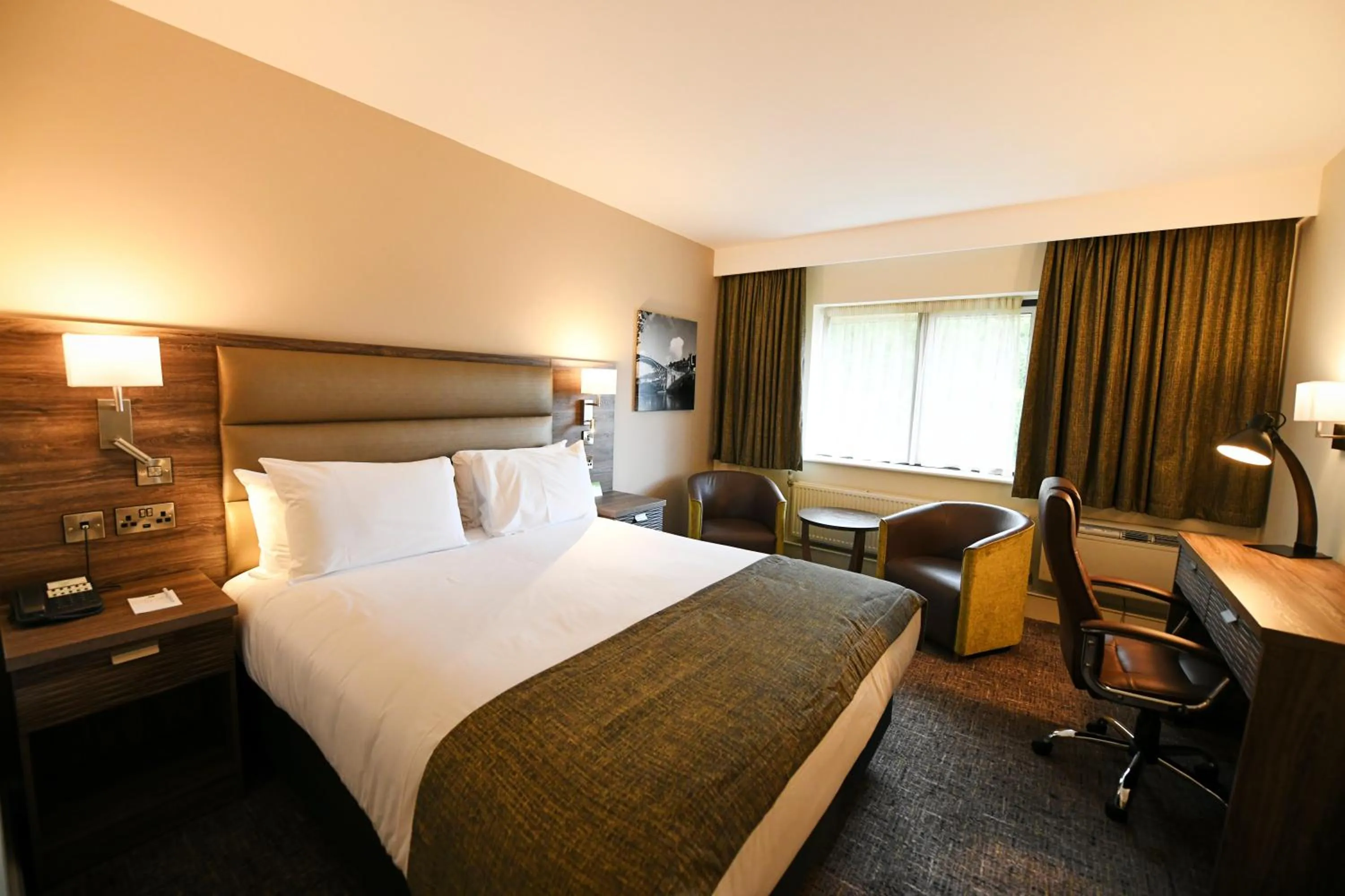 Photo of the whole room, Bed in Holiday Inn Telford Ironbridge by IHG