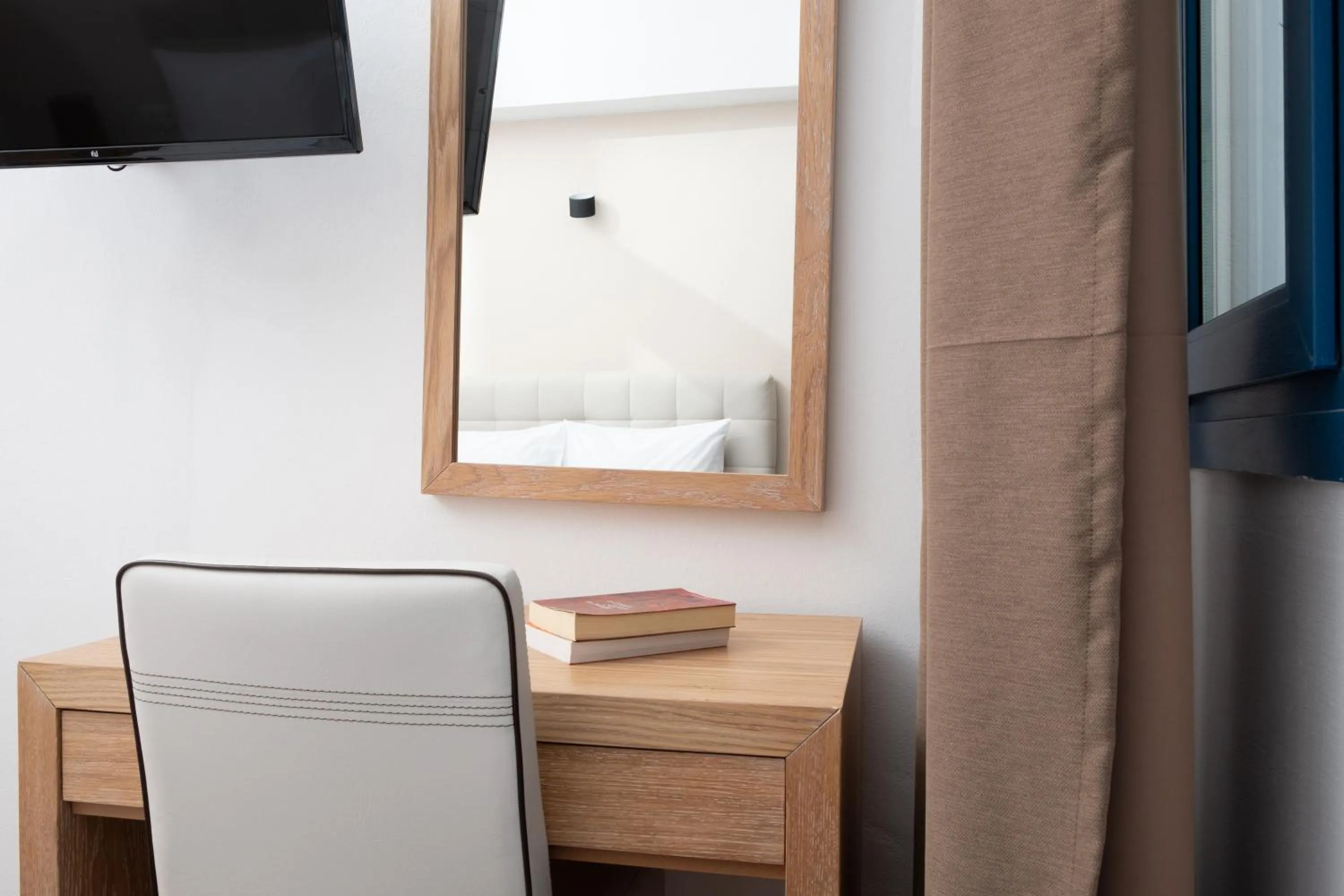 Decorative detail in Tristhenia