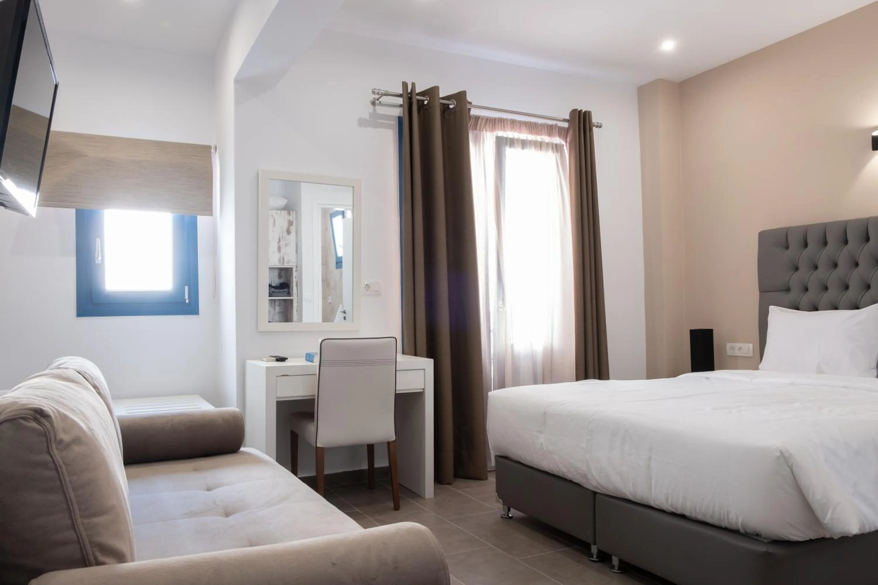 Bedroom, Bed in Tristhenia