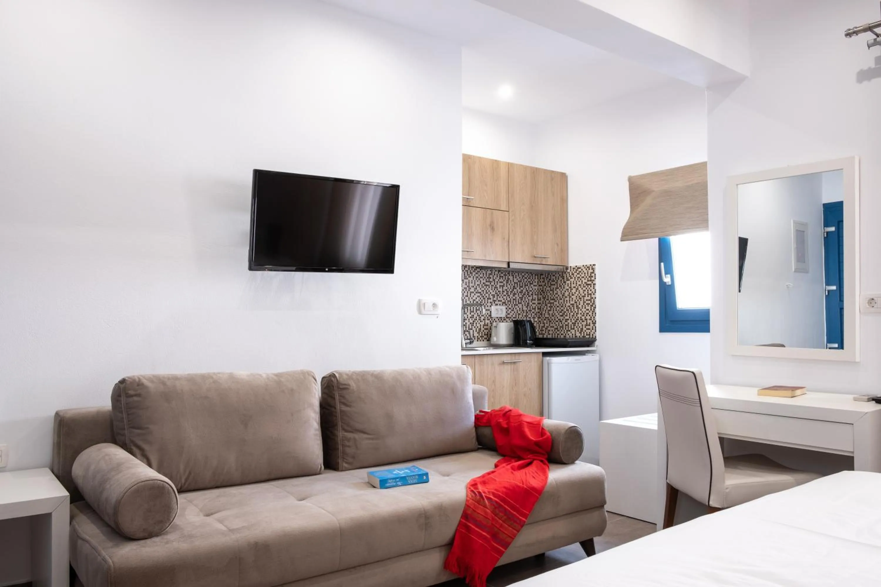 Bedroom, Bed in Tristhenia