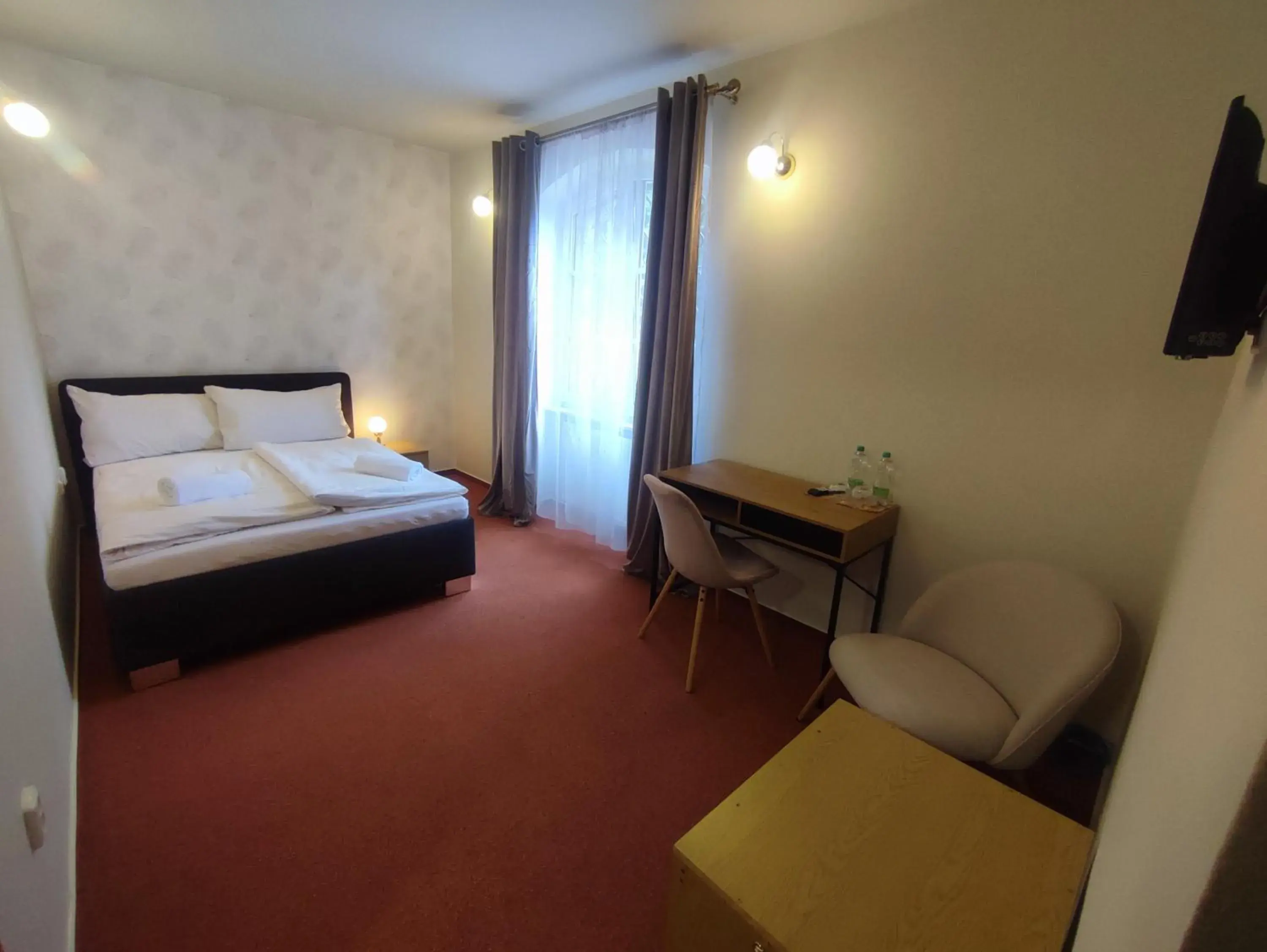 Queen Room - single occupancy - Disability Access in Hotel Brixen Queen Room - single occupancy - Disability Access in Hotel Brixen