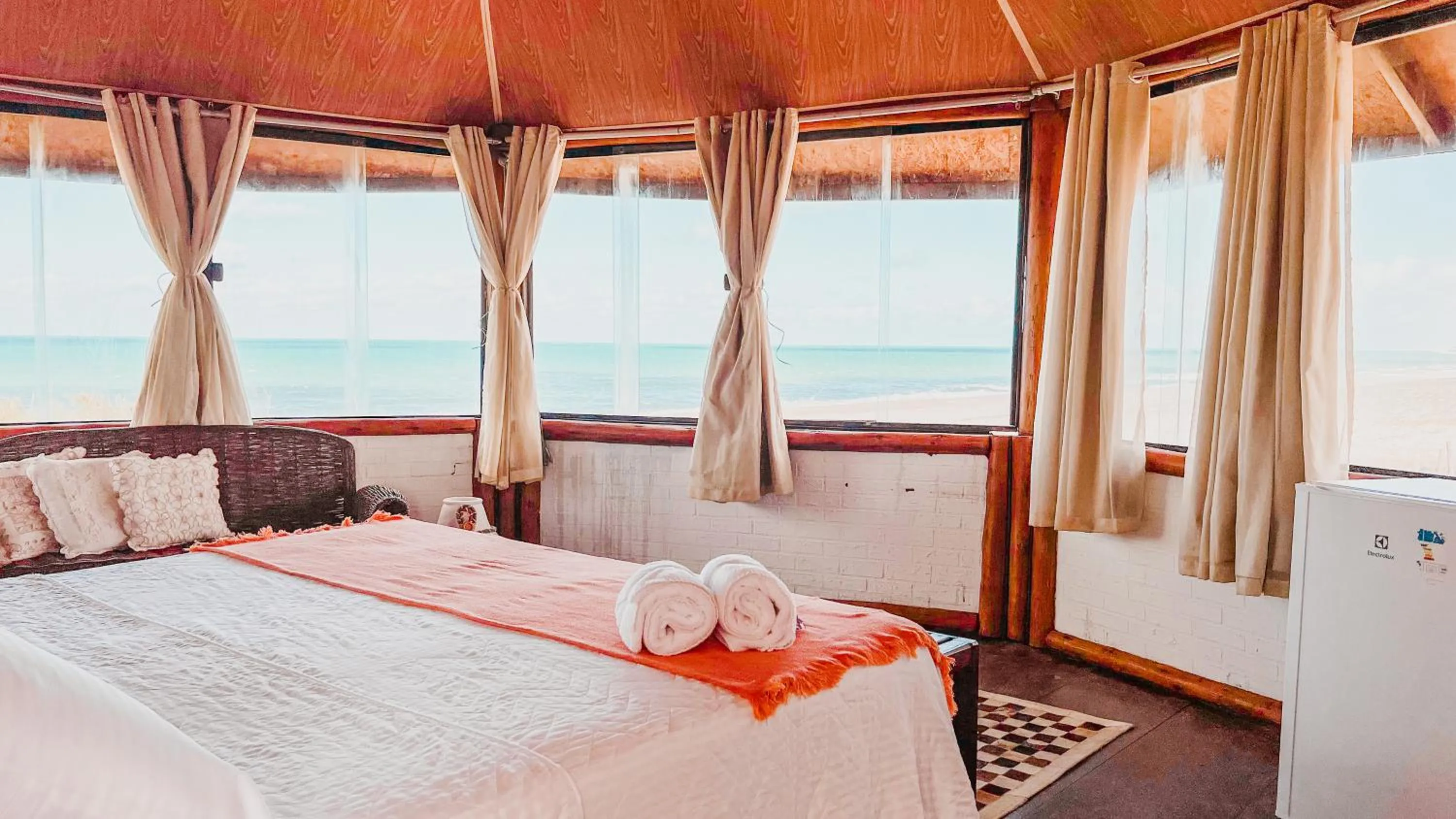 Sea view, Bed in Ocas do Índio Hotel Spa