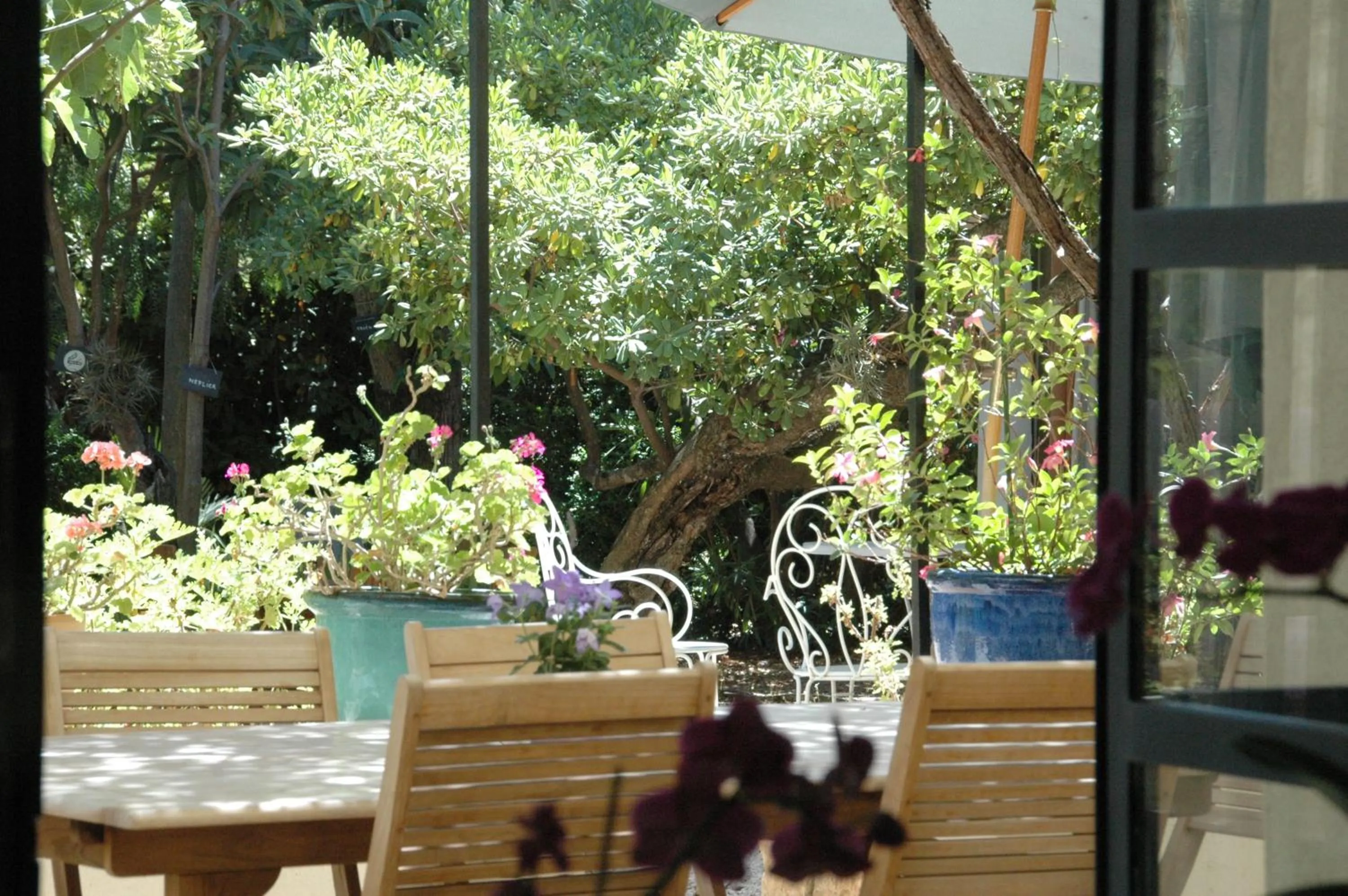 Patio in Le Vieux Logis Chambres d'Hôtes