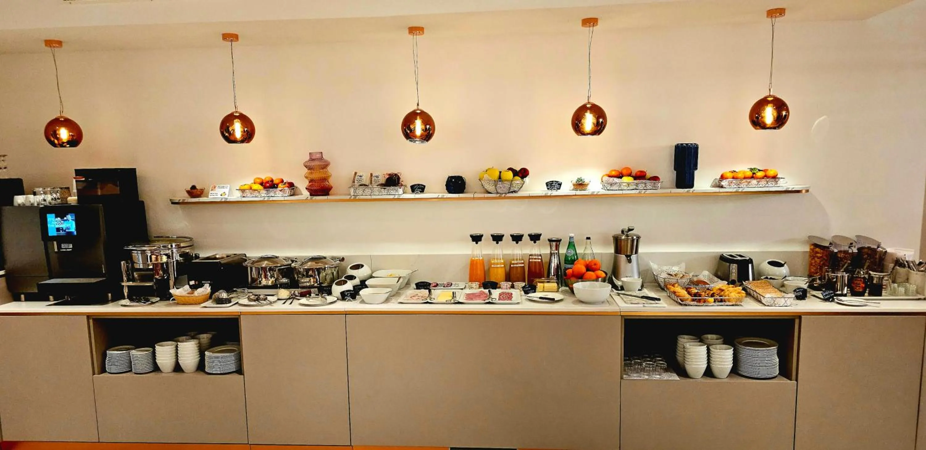 Breakfast in Aparthotel Adagio Genève Mont-Blanc