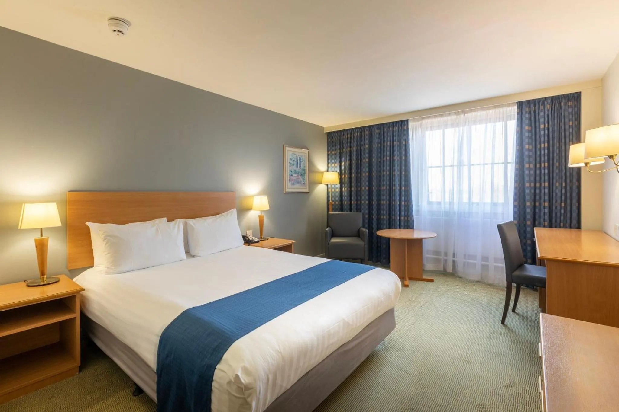 Photo of the whole room, Bed in Holiday Inn London Sutton by IHG