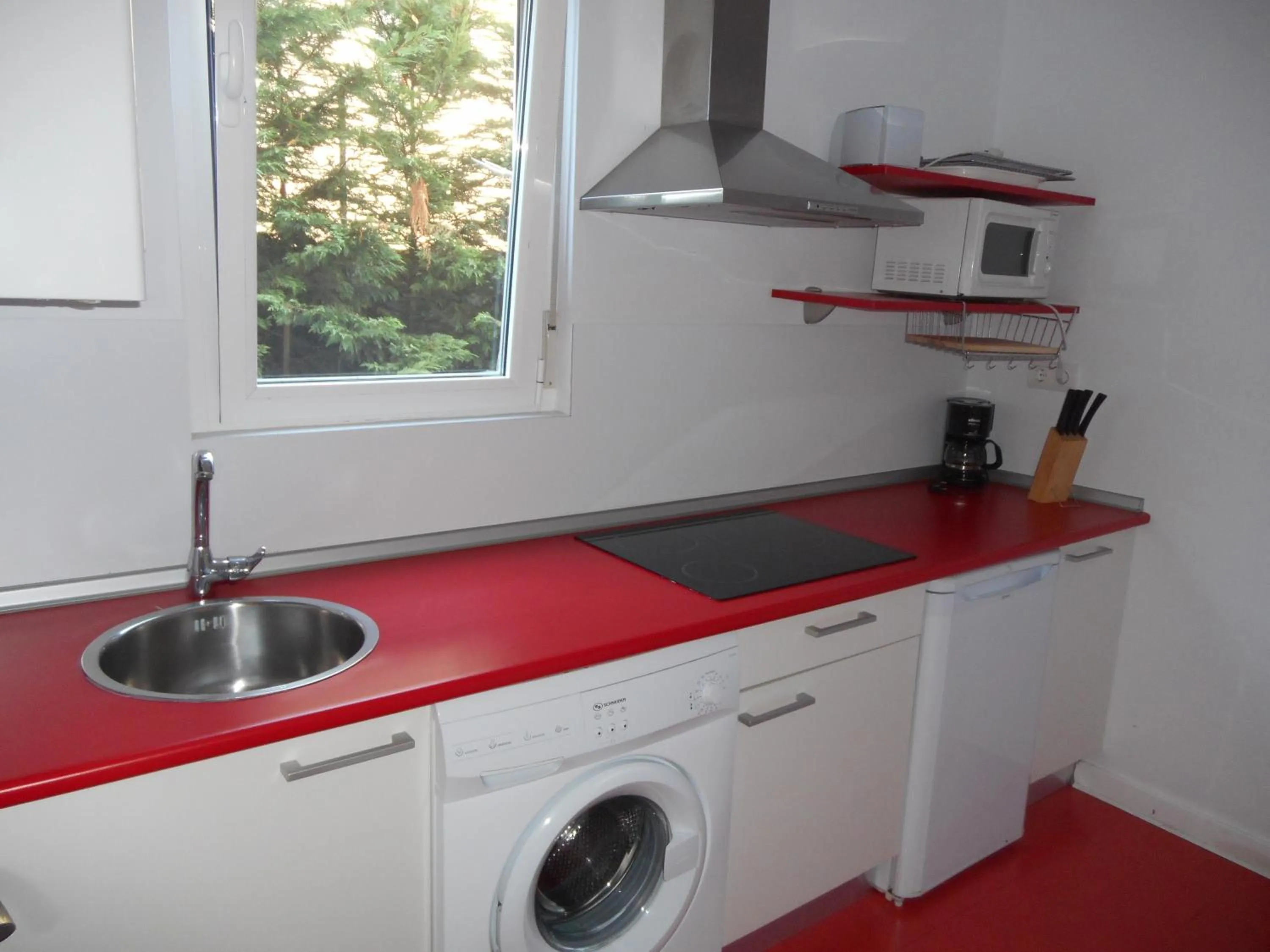 Kitchen or kitchenette in Apartamentos Bahía de Boó