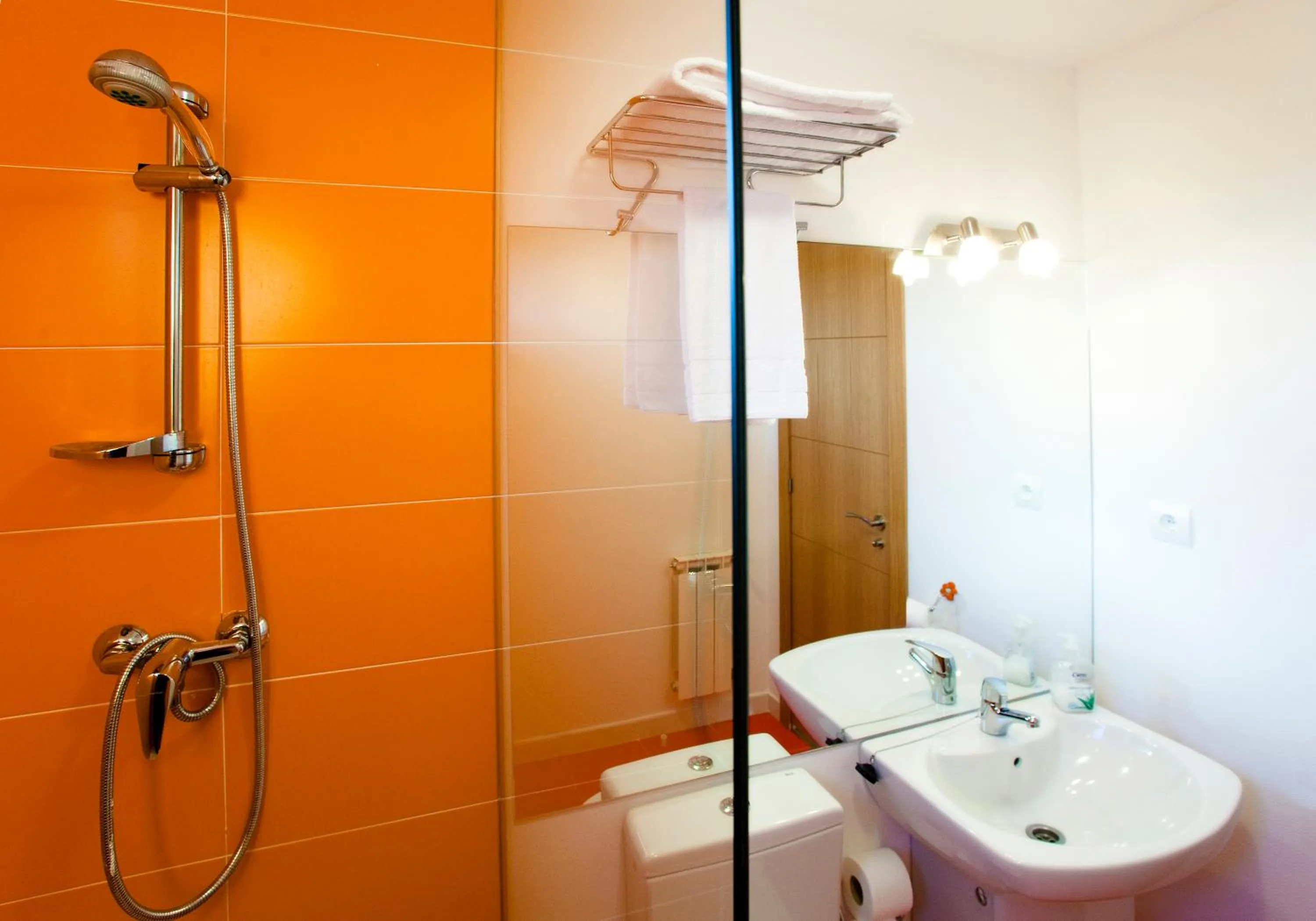 Bathroom in Apartamentos Bahía de Boó