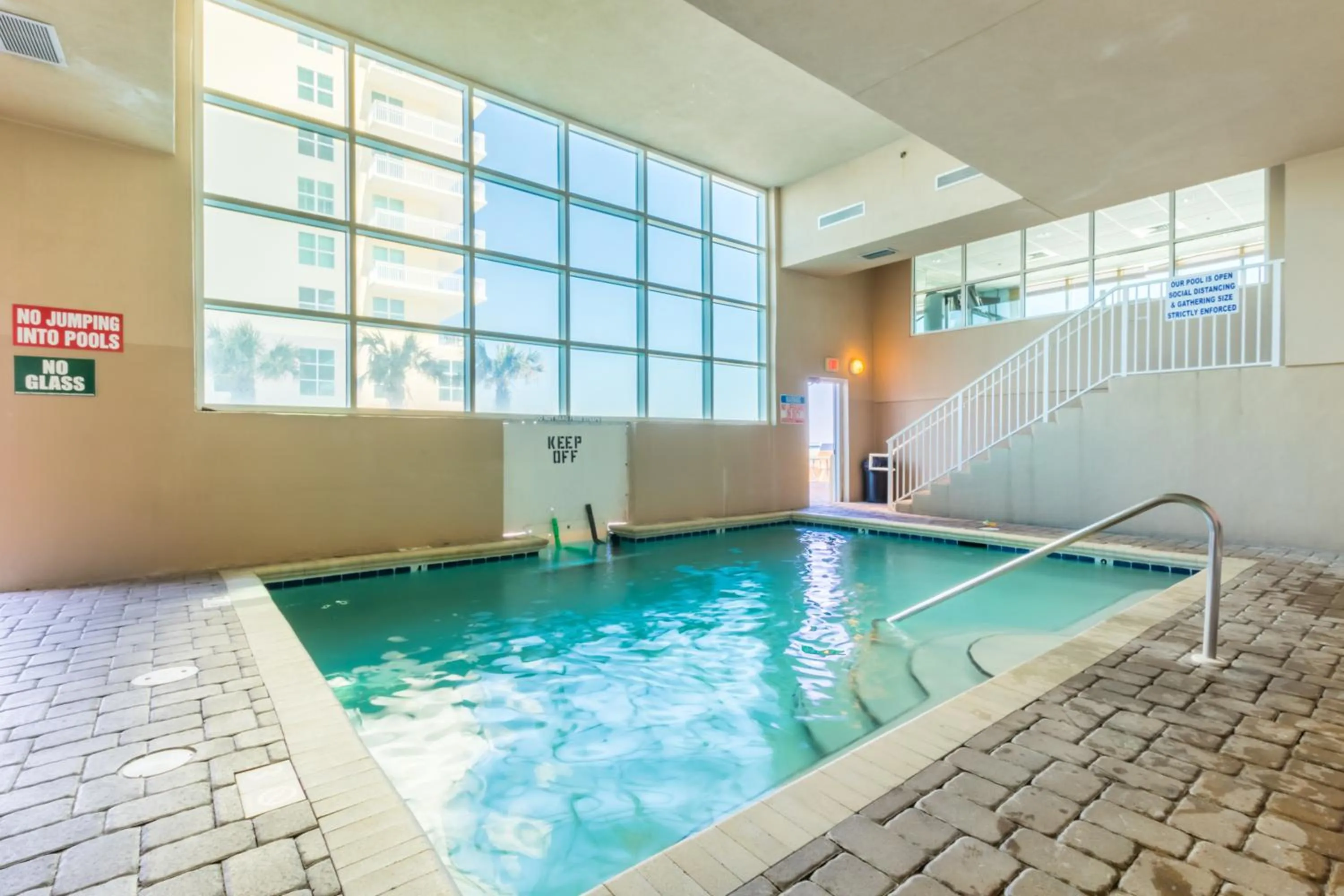 Swimming pool in Crystal Shores West 202