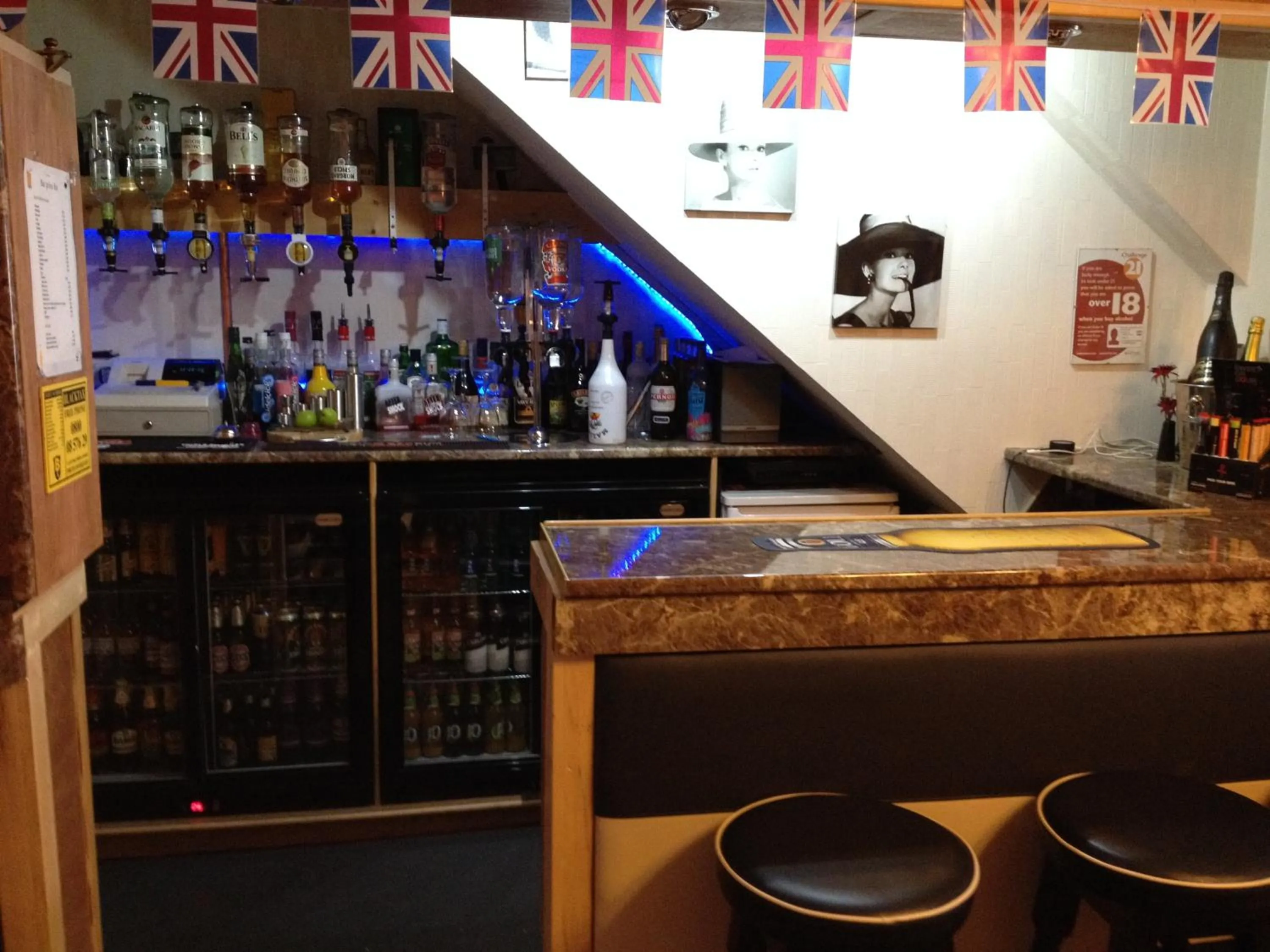 Lounge or bar in Glenheath Hotel