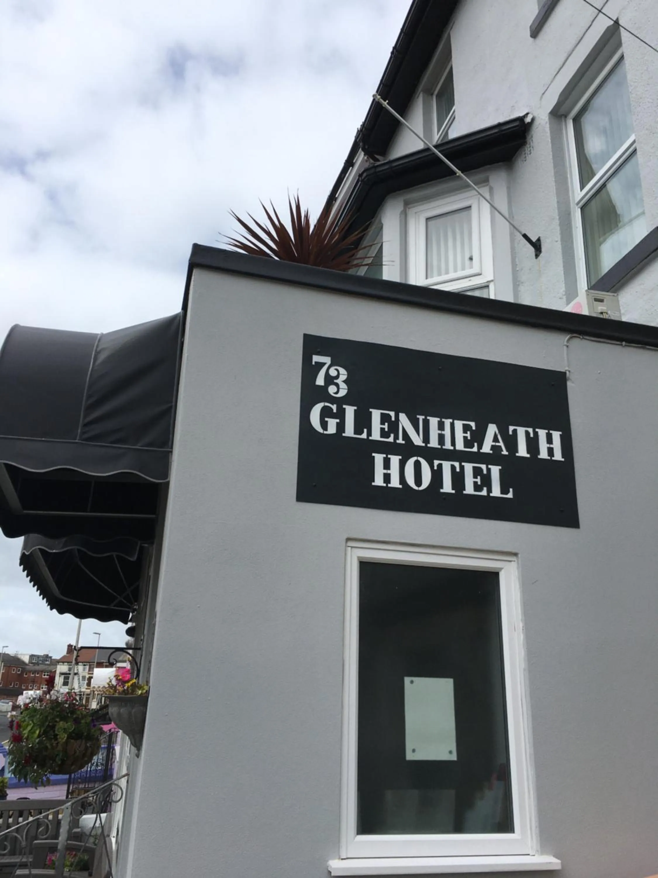 Glenheath Hotel