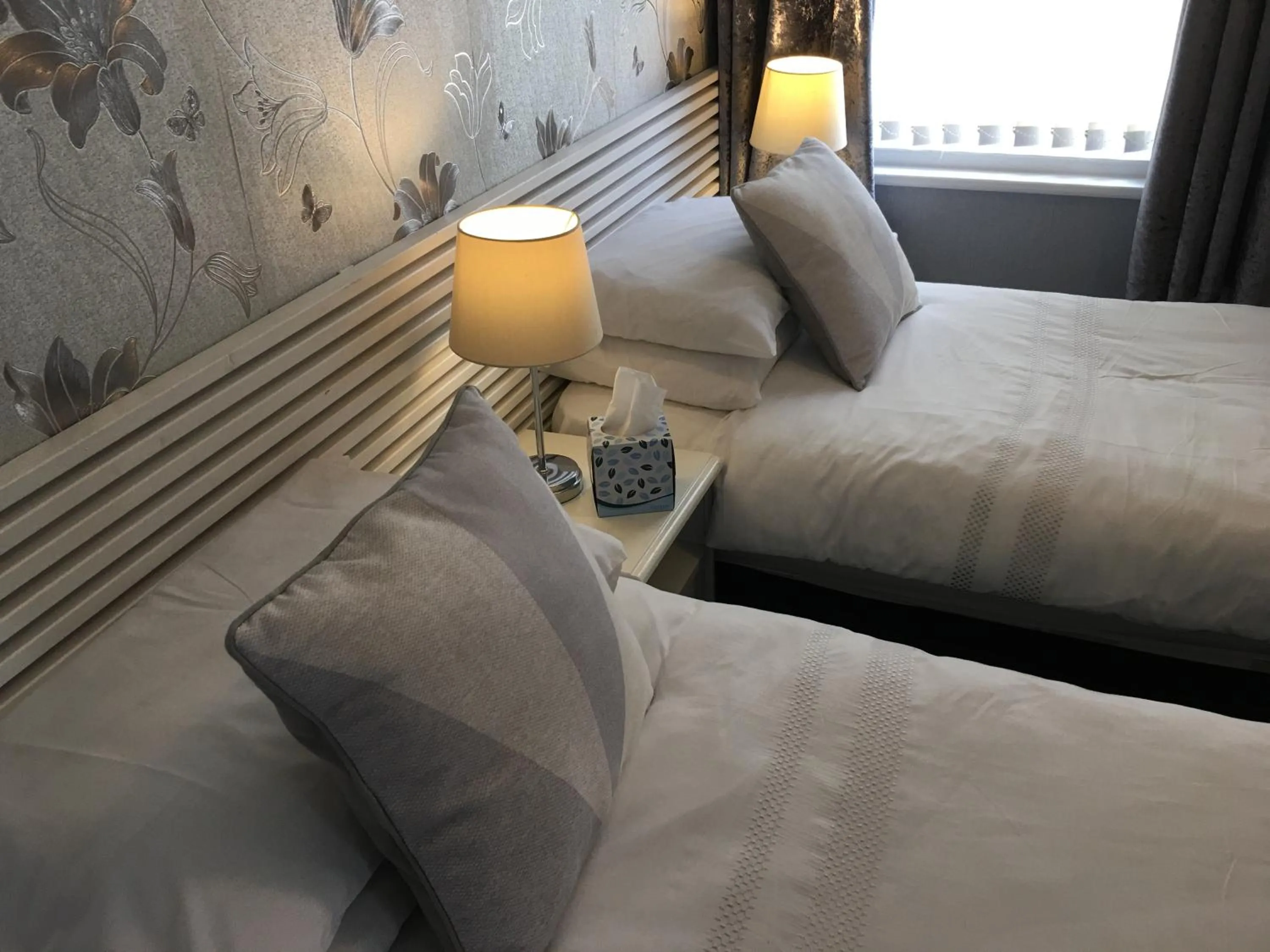 Bed in Glenheath Hotel