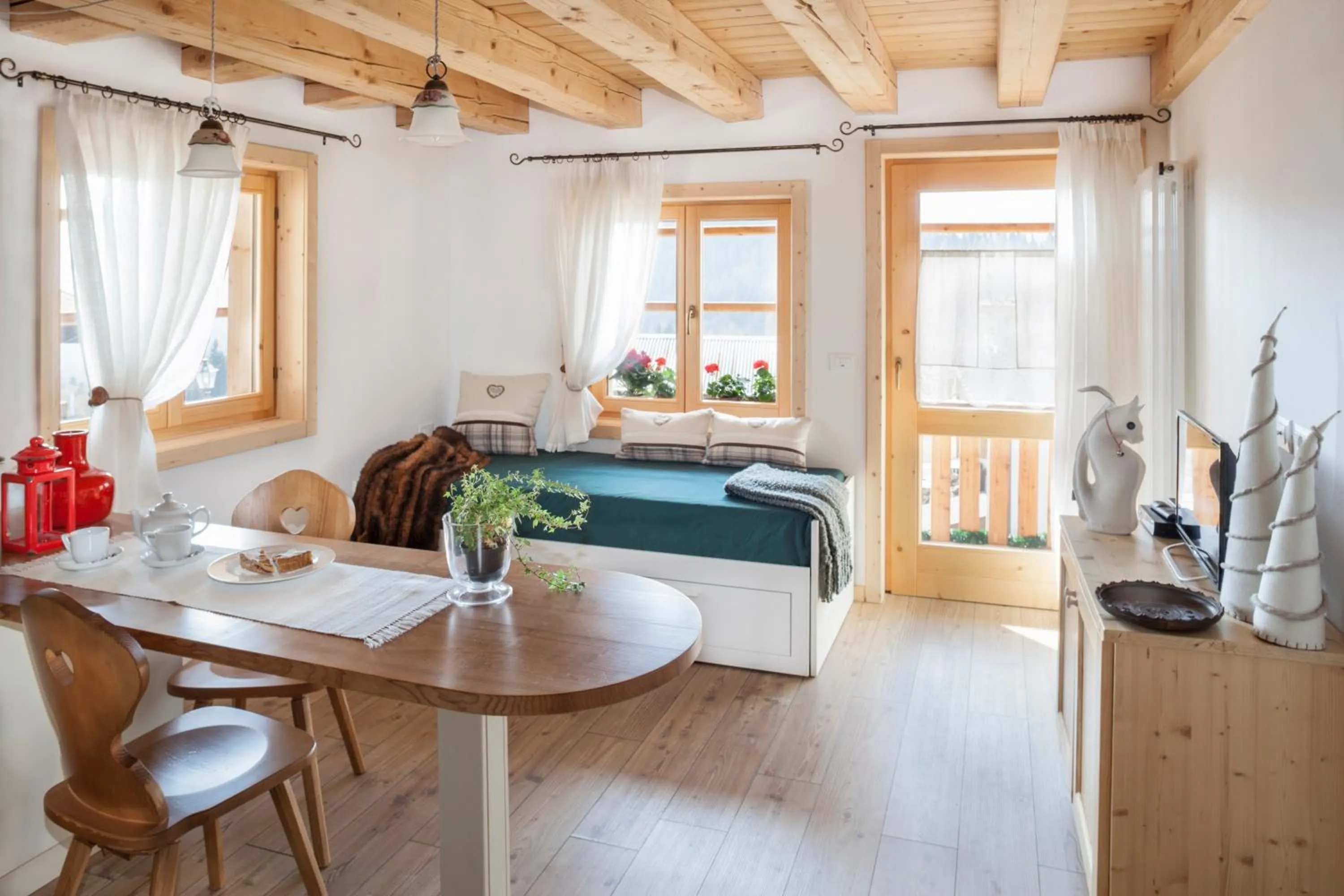 Dining area, Bed in Albergo Diffuso Sauris in Sauris Di Sopra