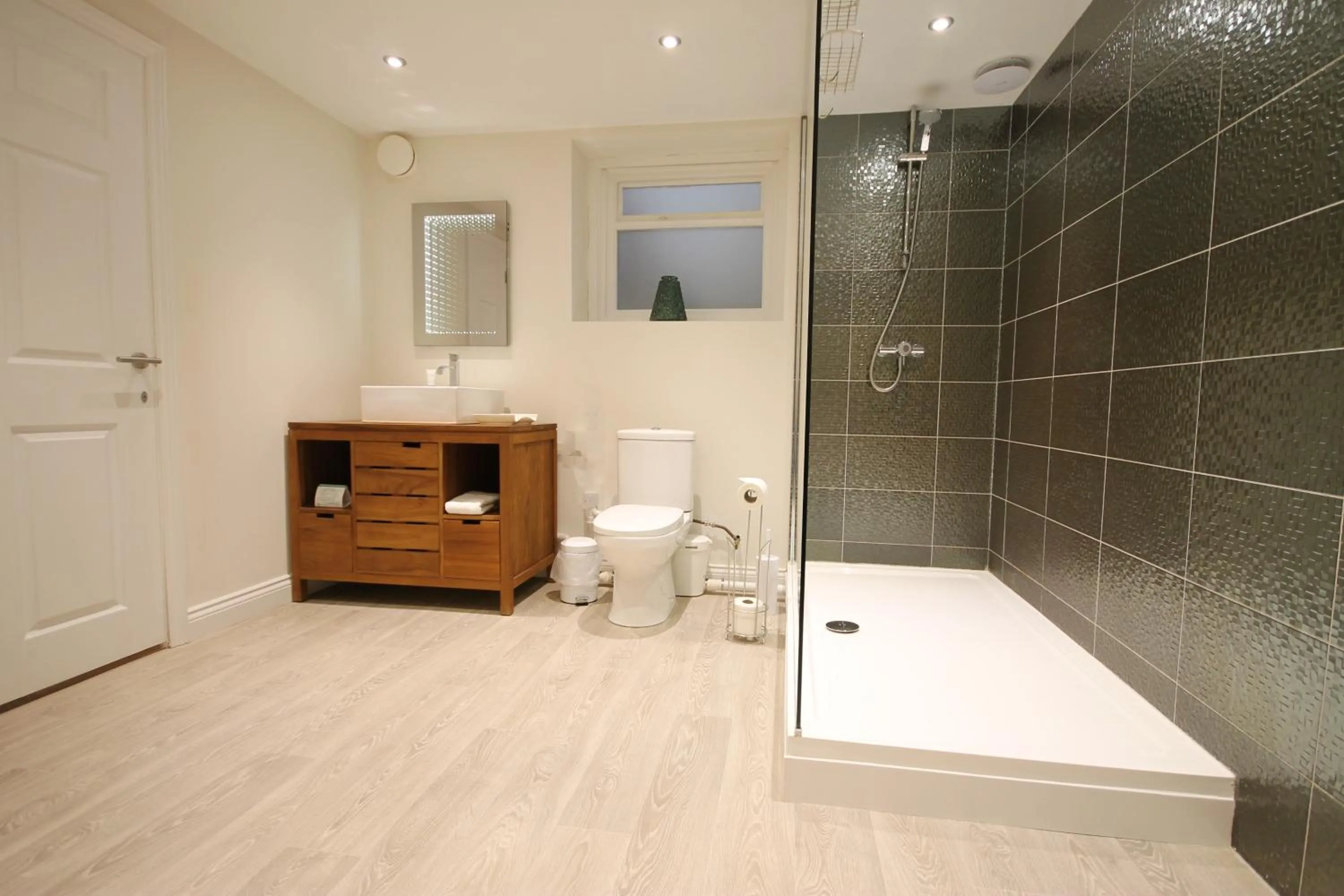 Shower in Andover House Hotel & Restaurant - Adults only