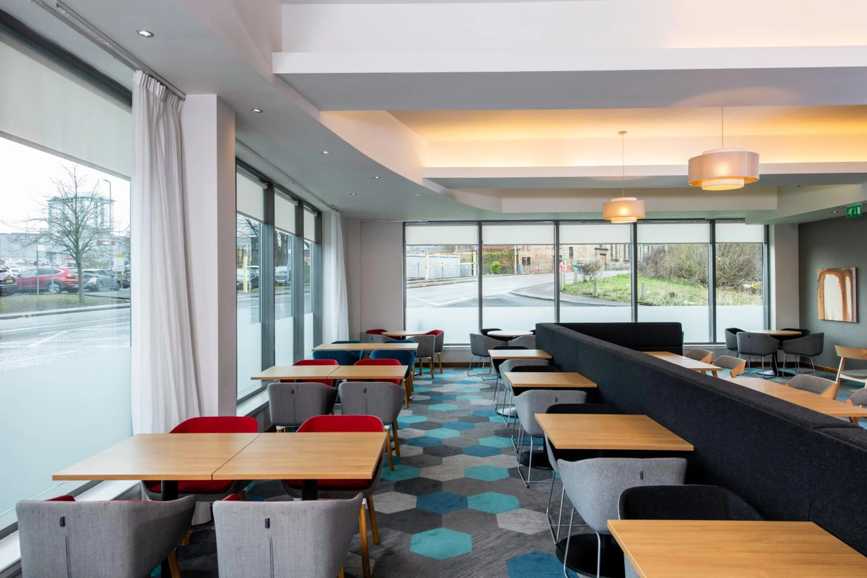 Lounge or bar in Holiday Inn Express Hamilton by IHG