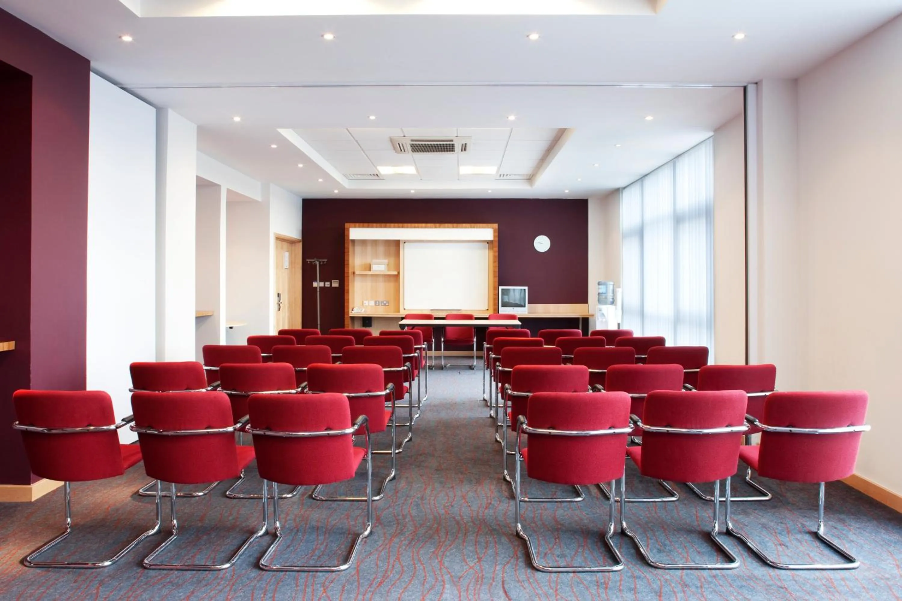 Meeting/conference room in Holiday Inn Express Hamilton by IHG