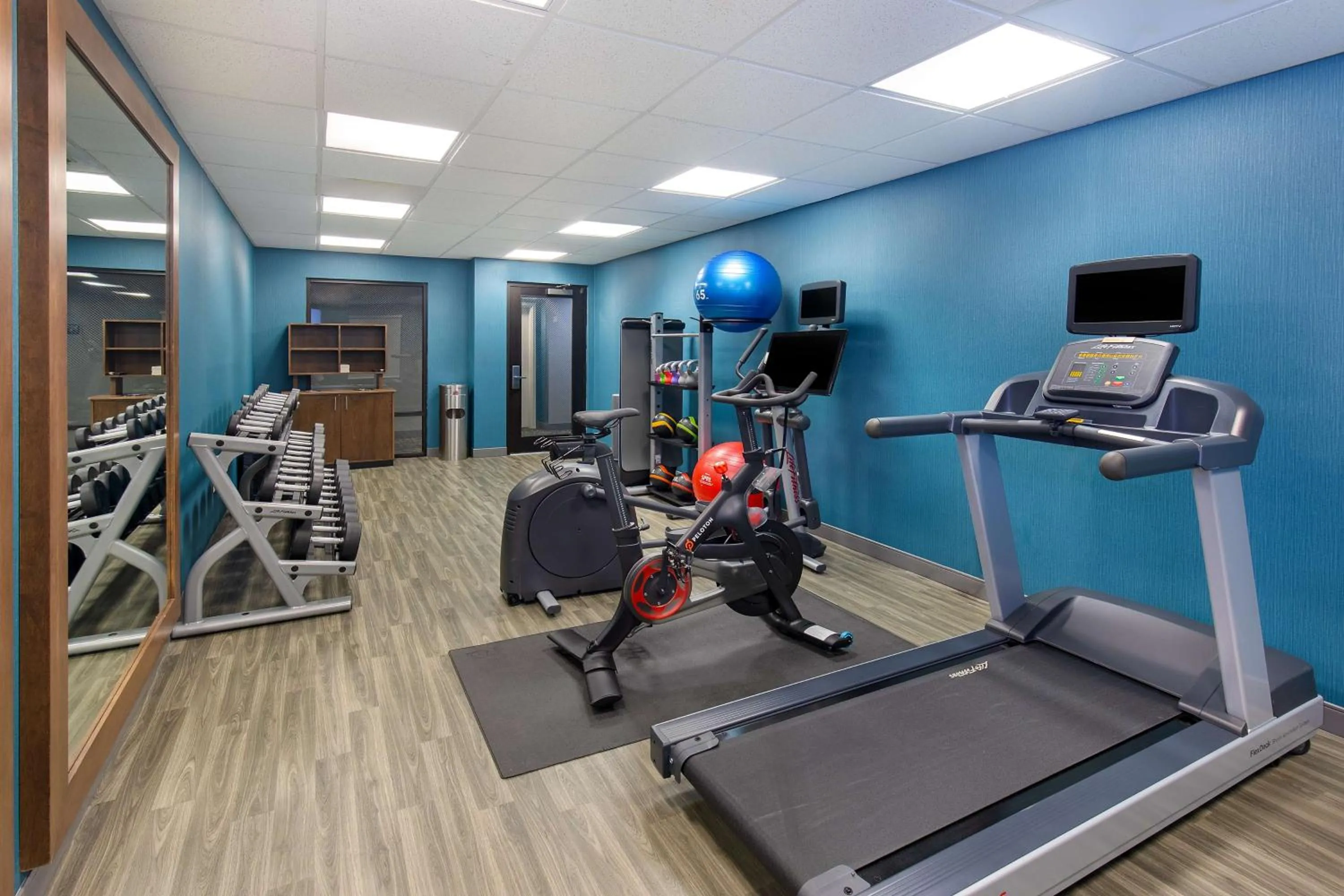 Fitness centre/facilities in Hampton Inn Selma