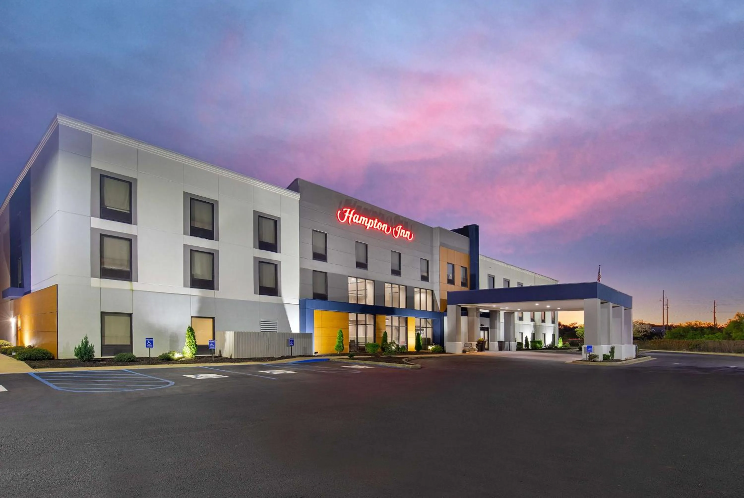 Property building in Hampton Inn Selma
