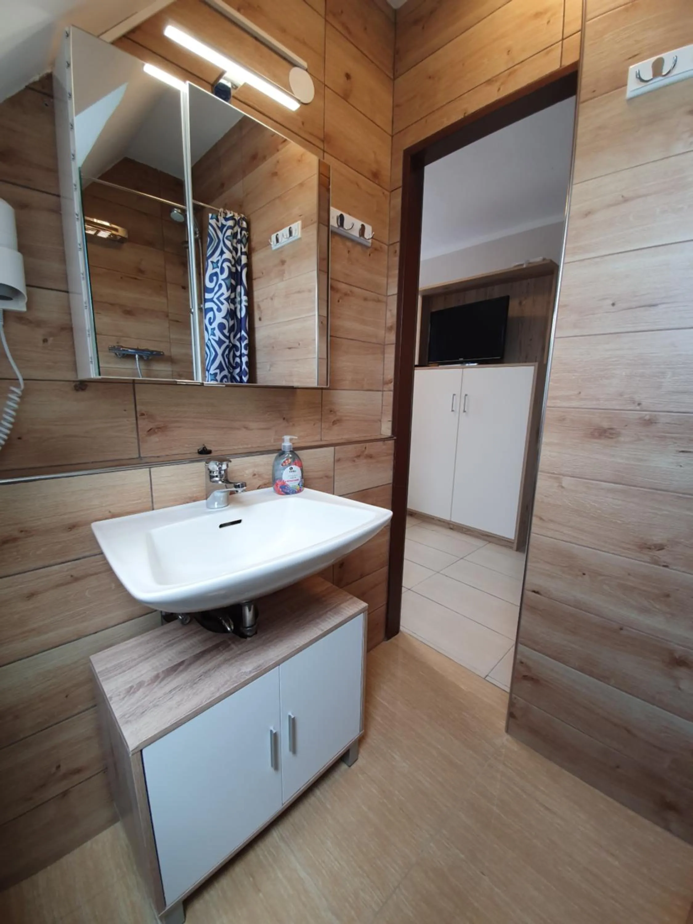 Shower in Hotel Kenny & Henry