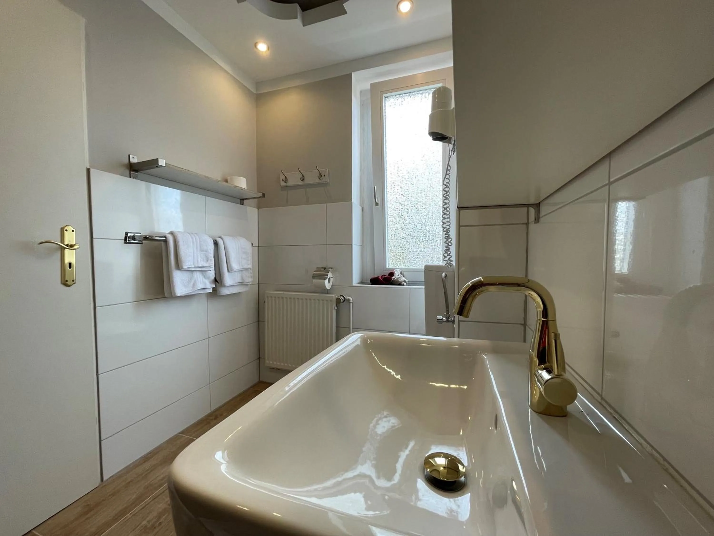 Shower in Hotel Kenny & Henry