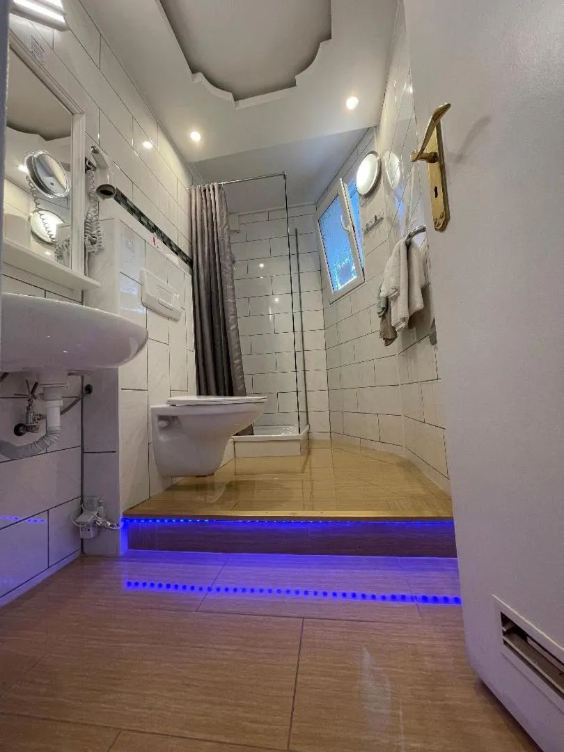 Bathroom in Hotel Kenny & Henry