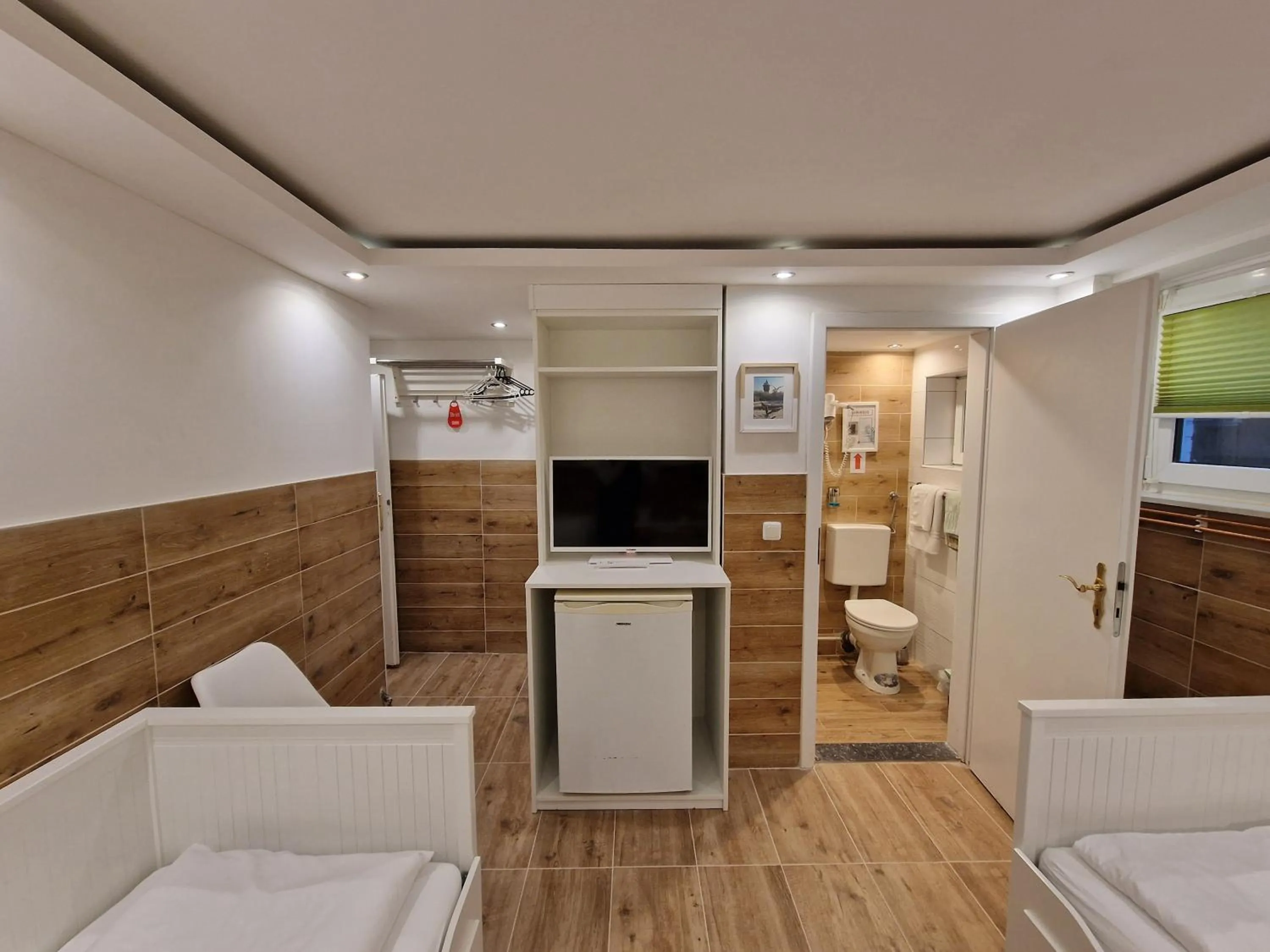 Photo of the whole room in Hotel Kenny & Henry