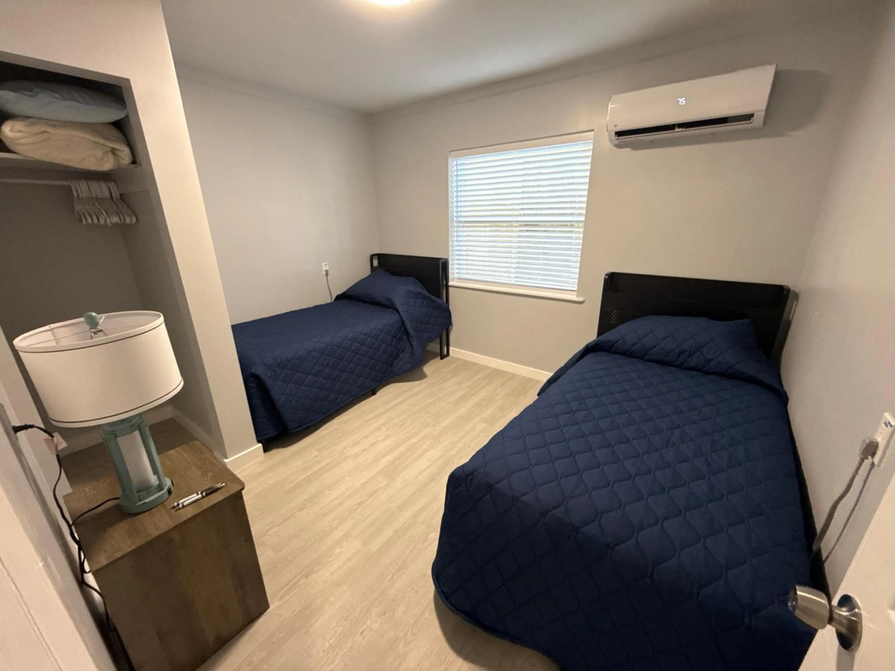 Bedroom, Bed in Barefoot Bay Resort Motel