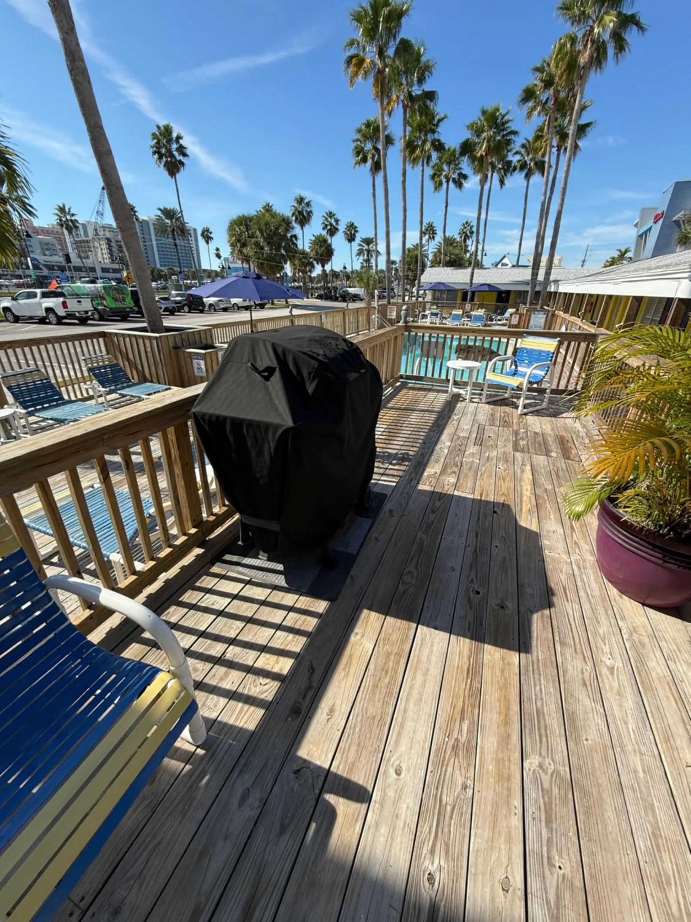 BBQ facilities in Barefoot Bay Resort Motel