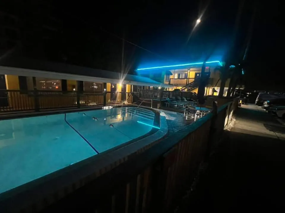 Swimming pool in Barefoot Bay Resort Motel