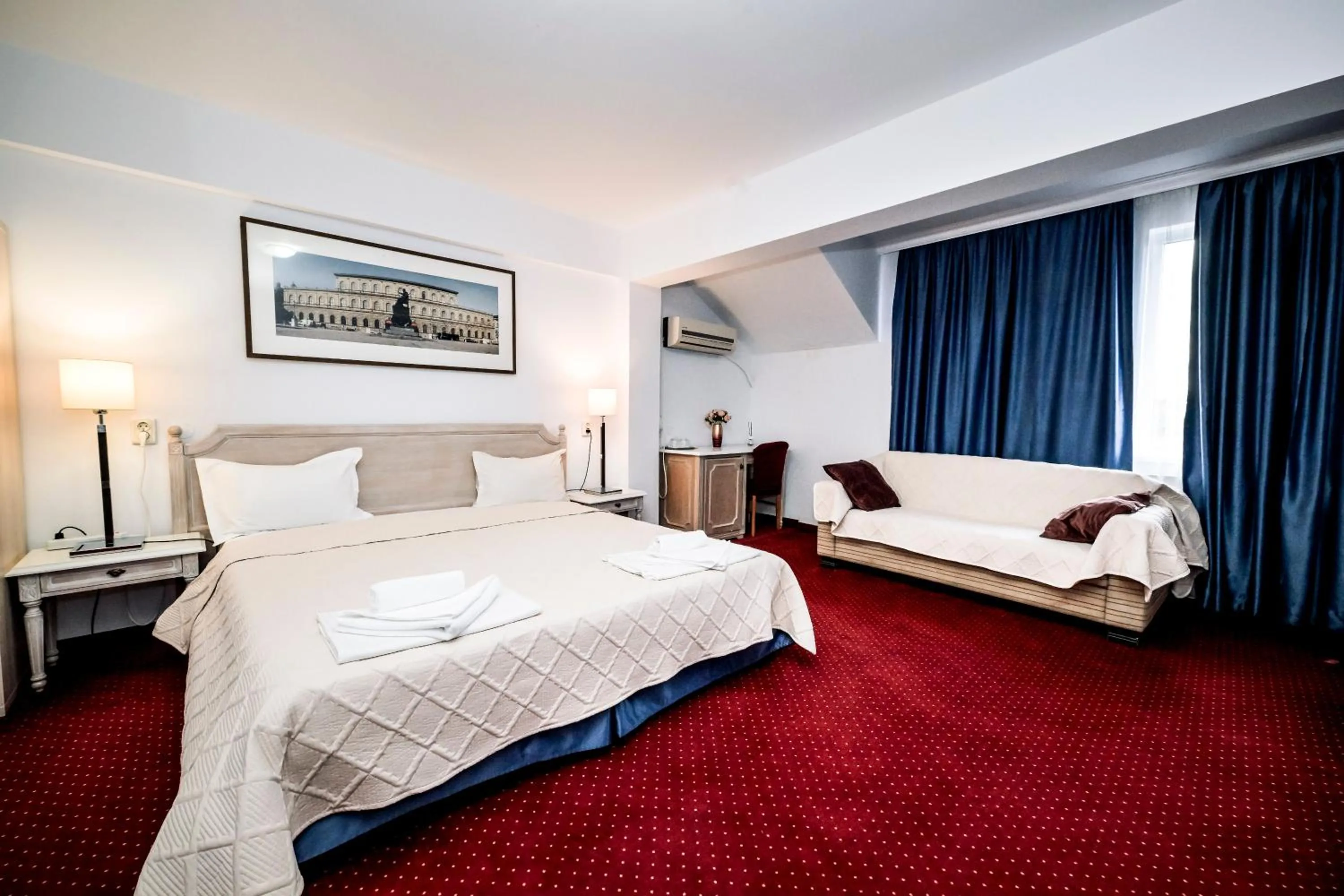 Photo of the whole room, Bed in Visconti Militari