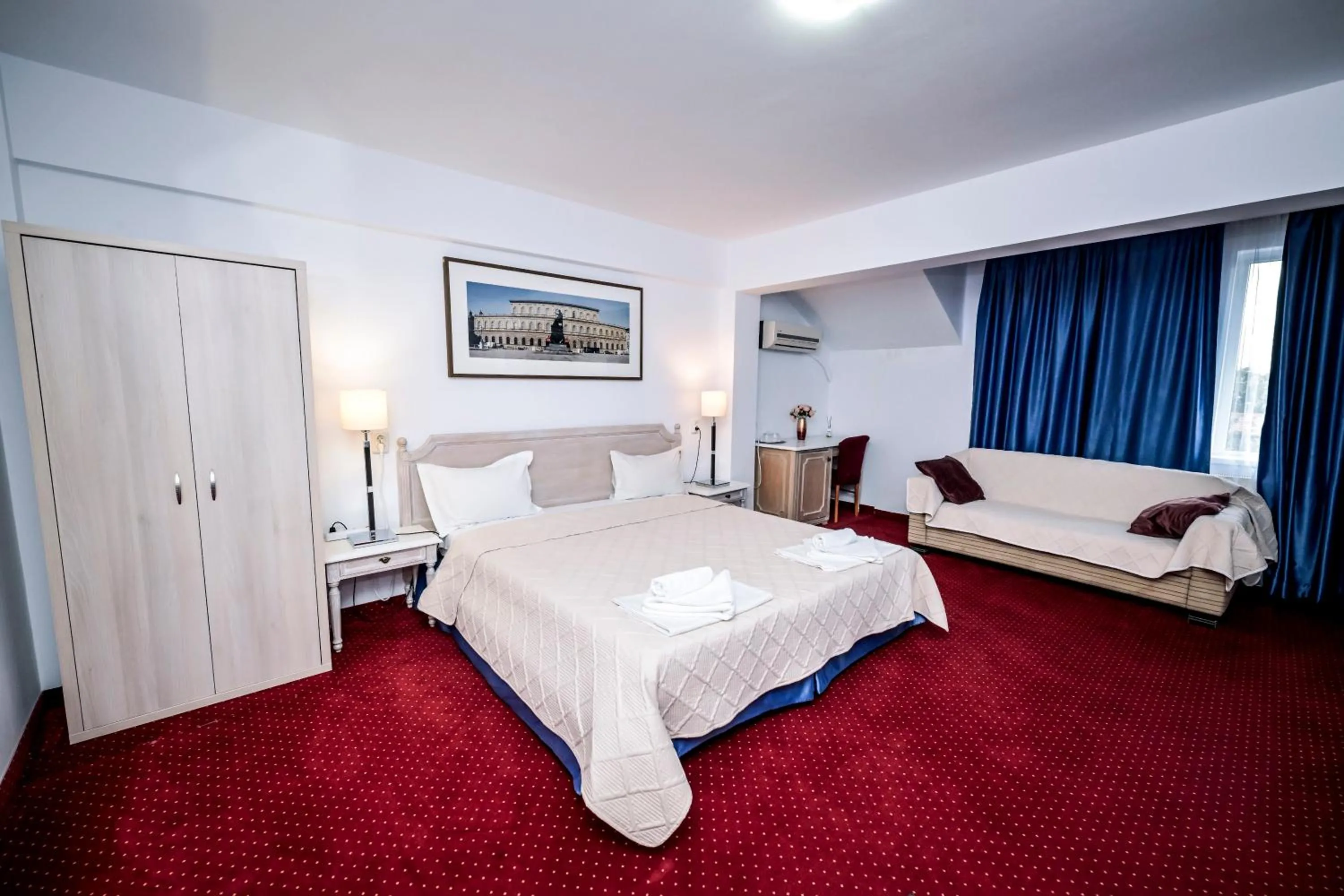 Photo of the whole room, Bed in Visconti Militari