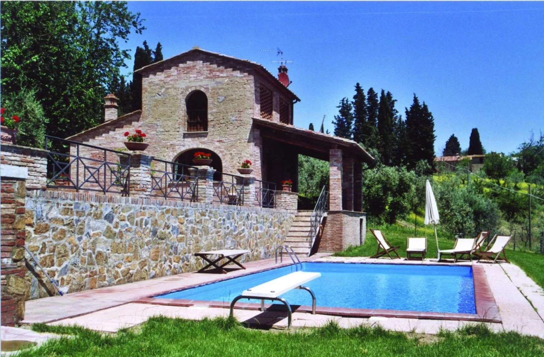 Pool view in Fattoria La Gigliola