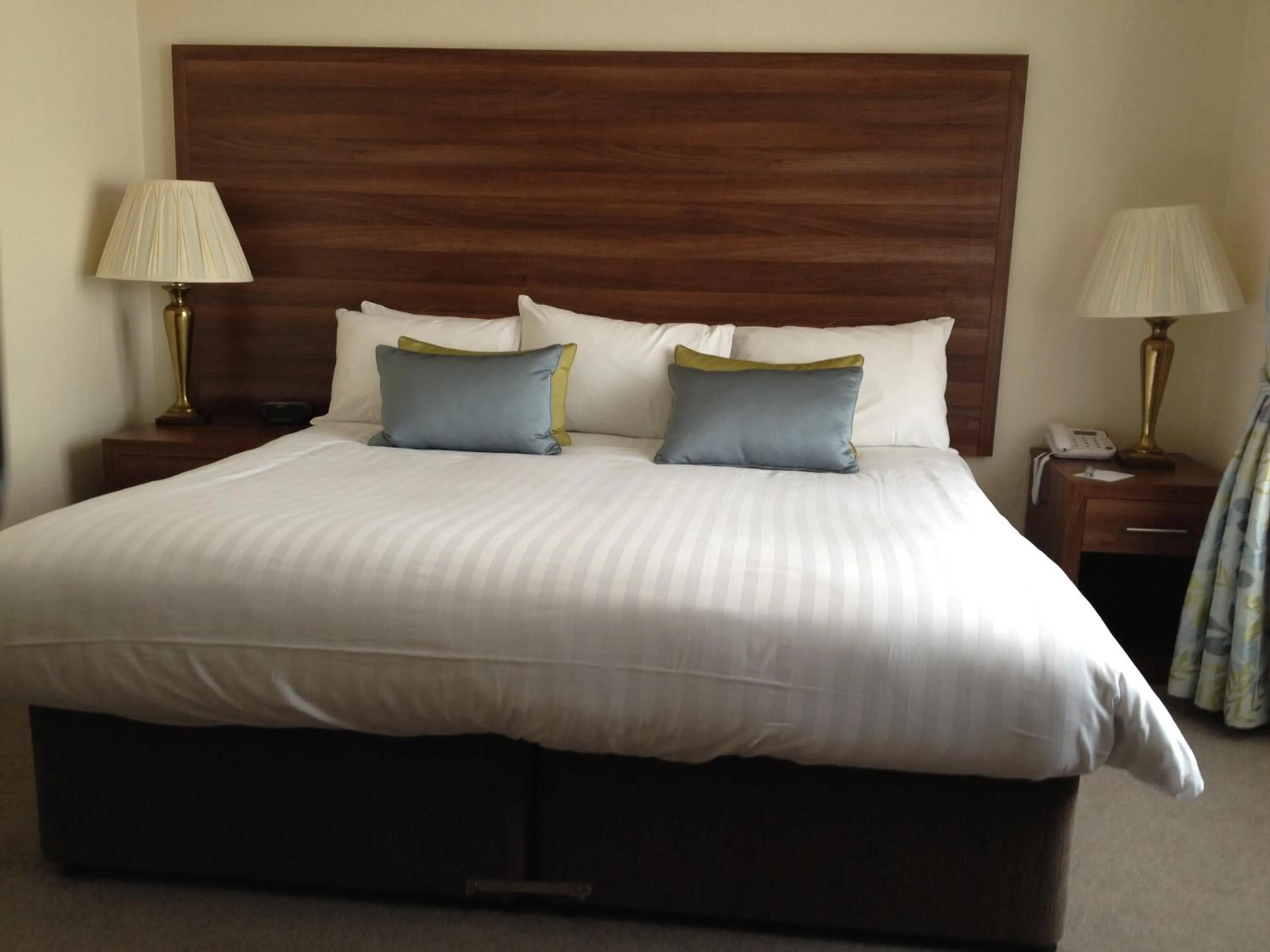 Bed in Best Western Station Hotel