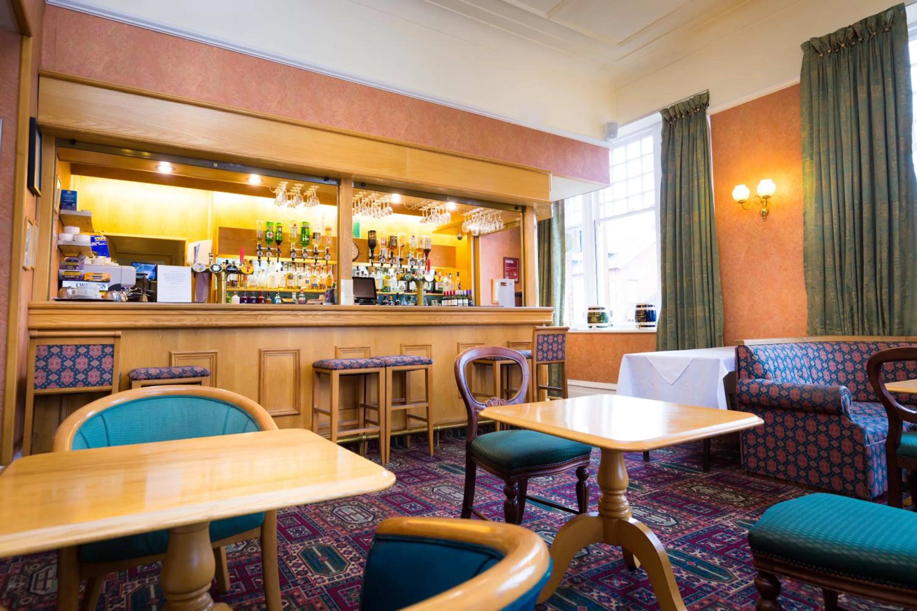 Breakfast, Lounge/Bar in Best Western Station Hotel