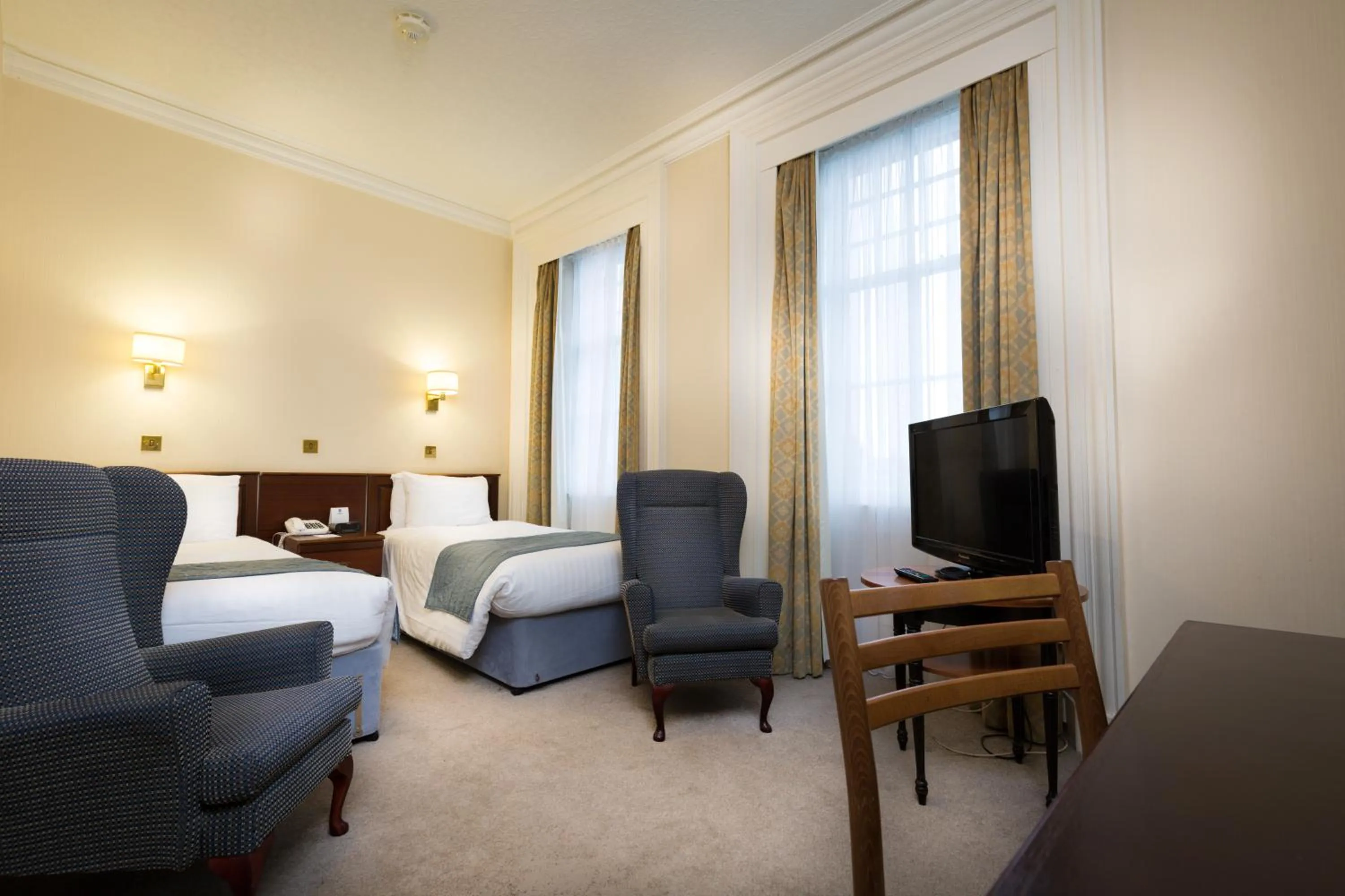 TV and multimedia, TV/Entertainment Center in Best Western Station Hotel