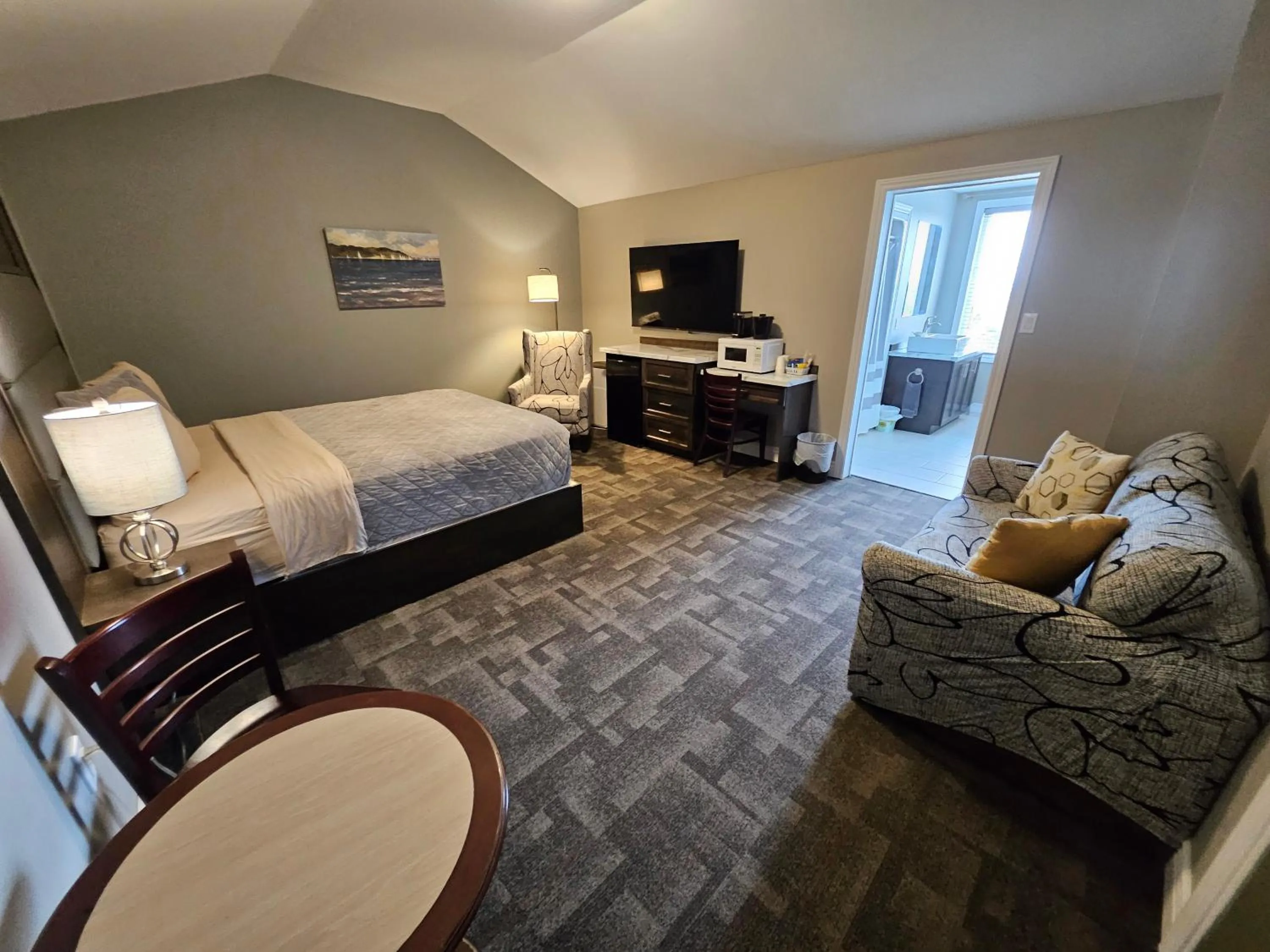 Newfound Inn & Suites