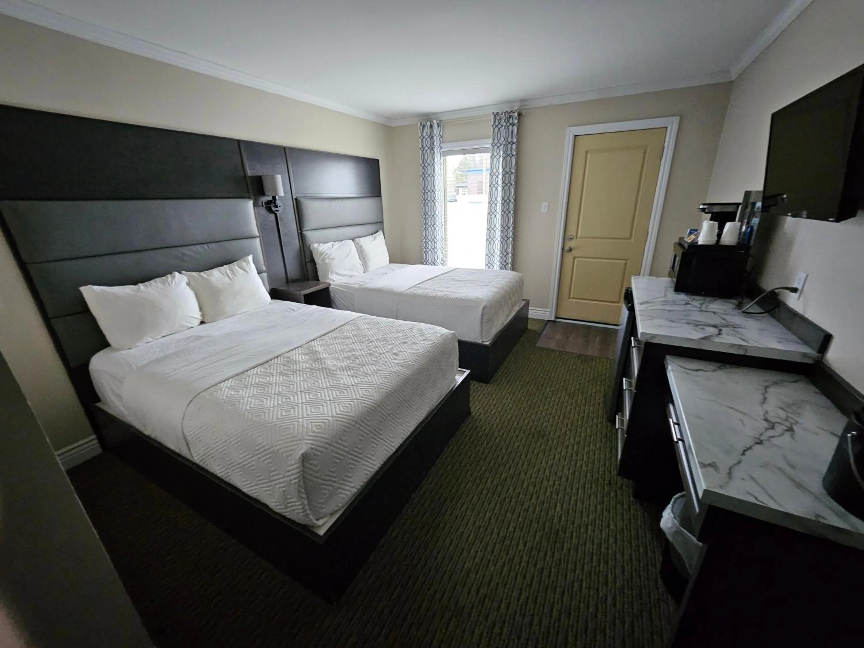 Newfound Inn & Suites