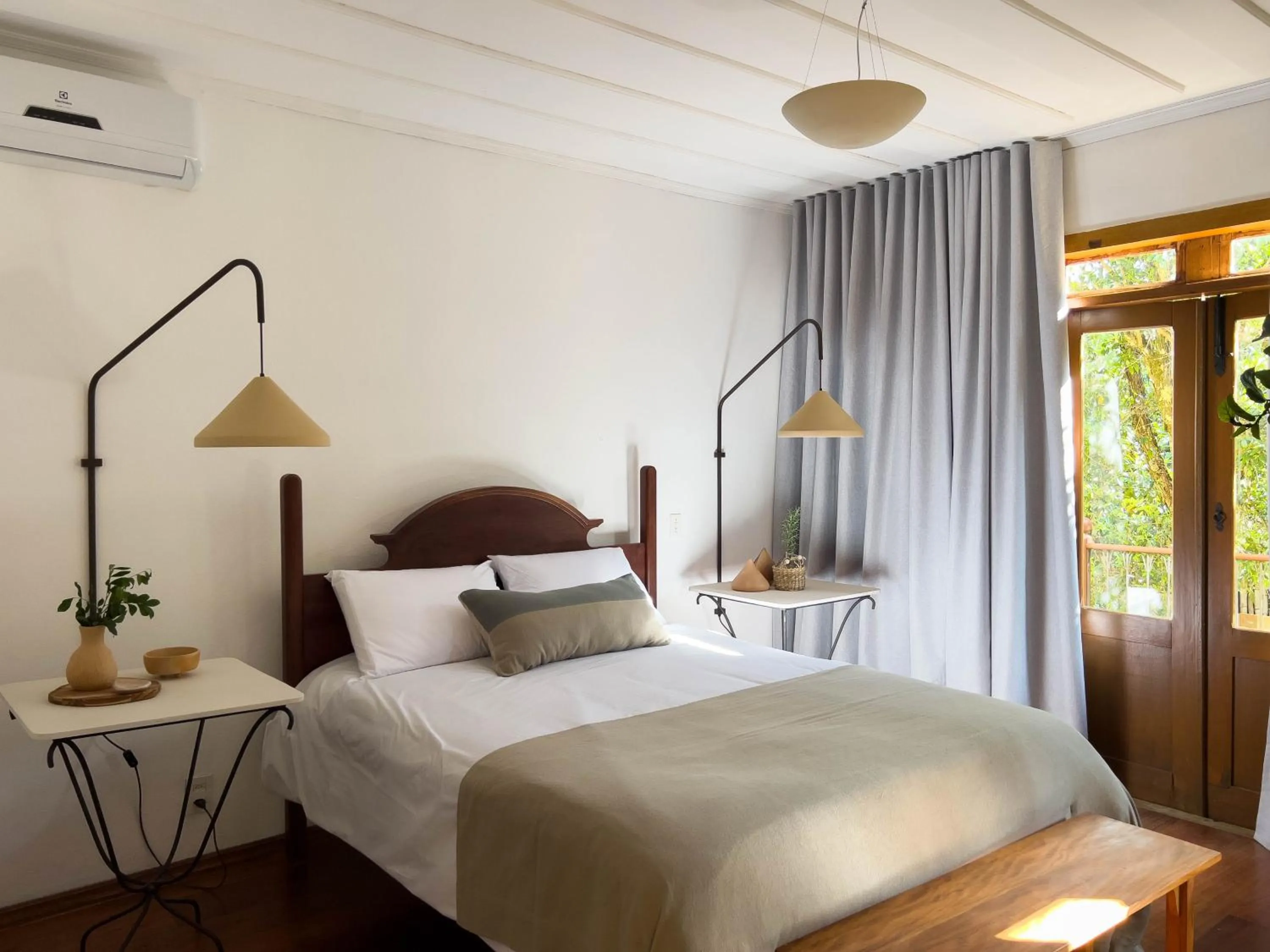 Photo of the whole room, Bed in Pousada Vagalume