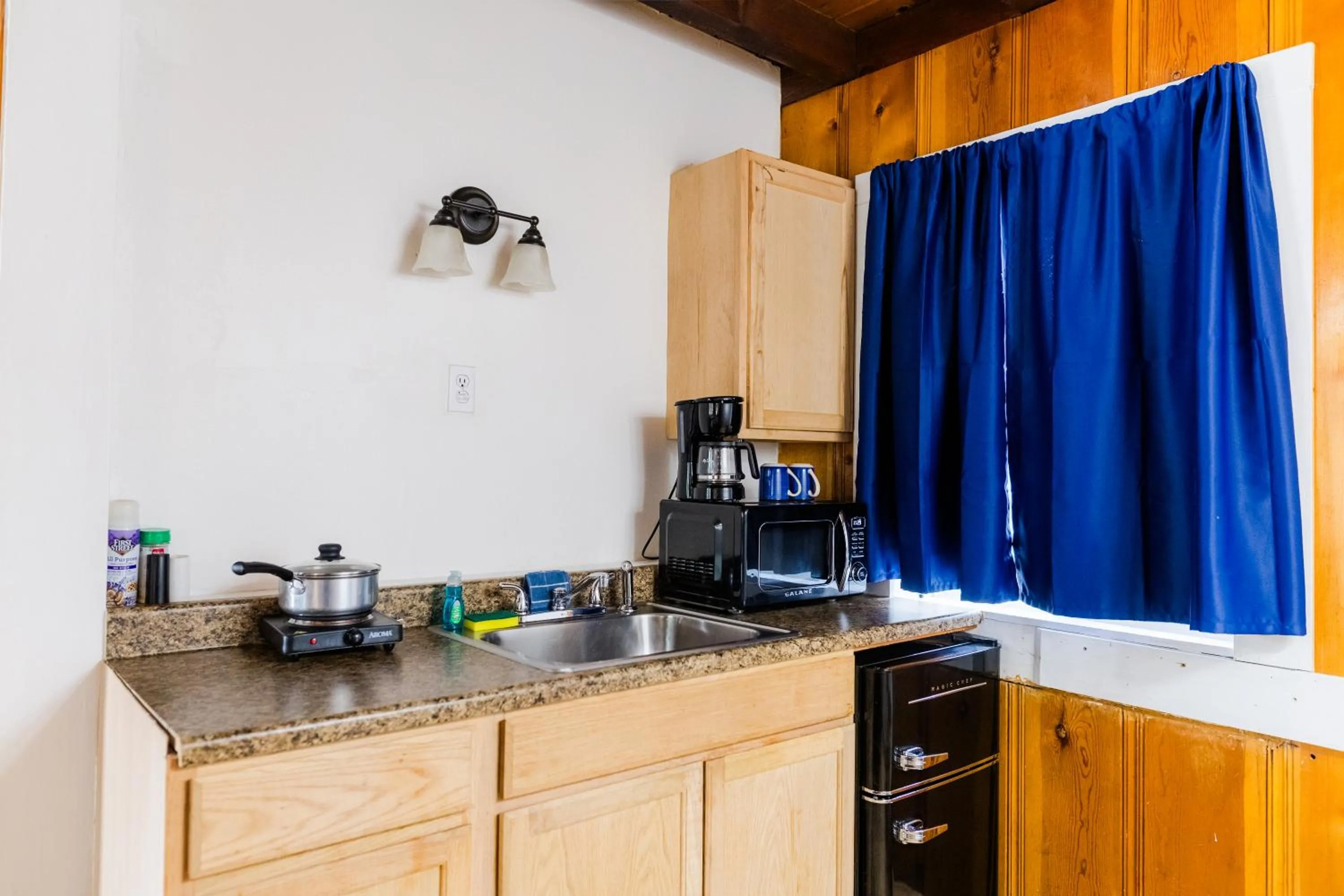 Kitchen or kitchenette in The Washoe Lodge