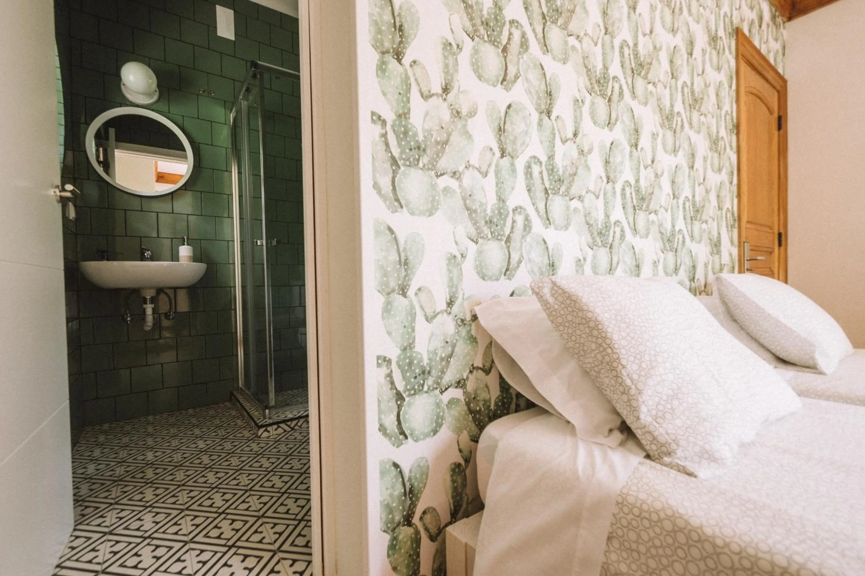 Toilet in Nice Way Cascais Hostel & Surf Camp