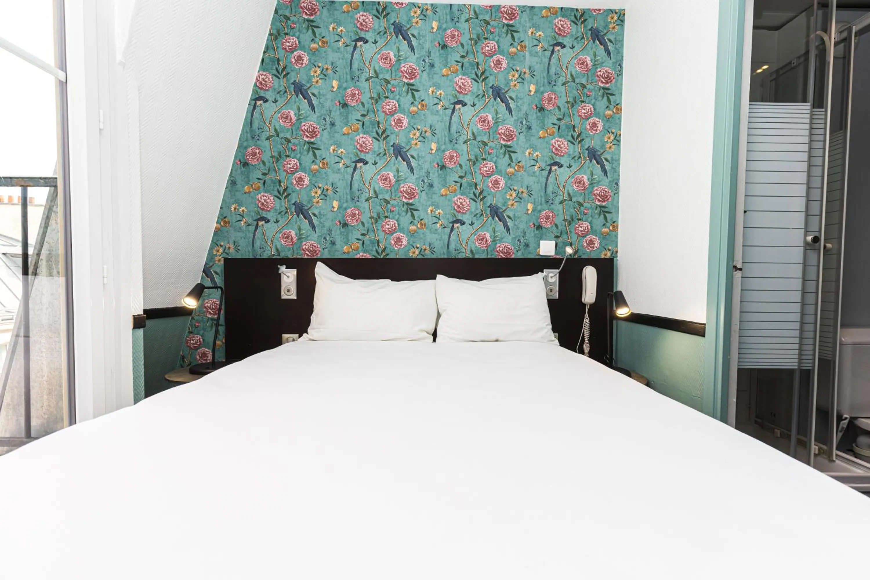 Photo of the whole room, Bed in Vintage Paris Gare du Nord