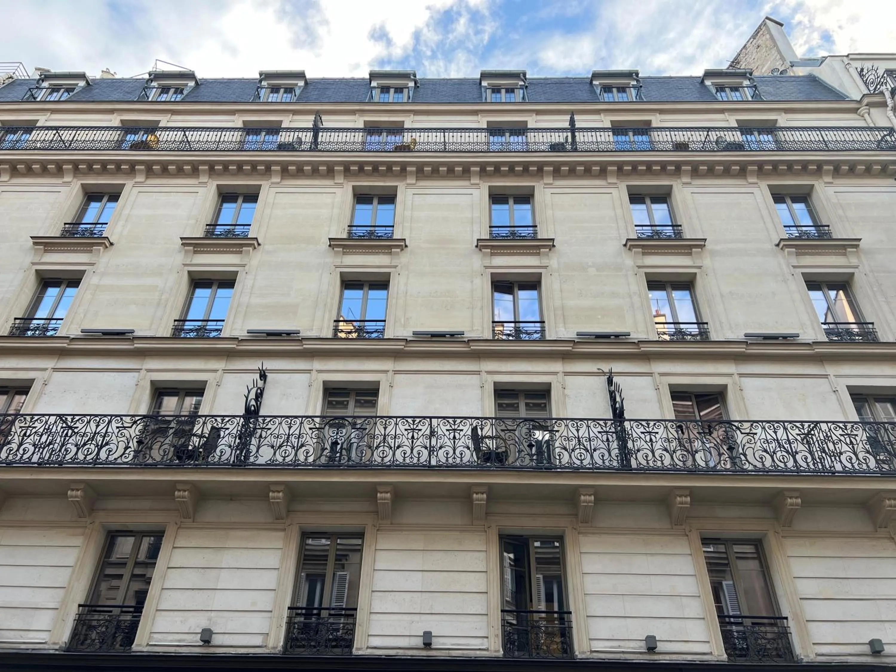 Property building in Vintage Paris Gare du Nord