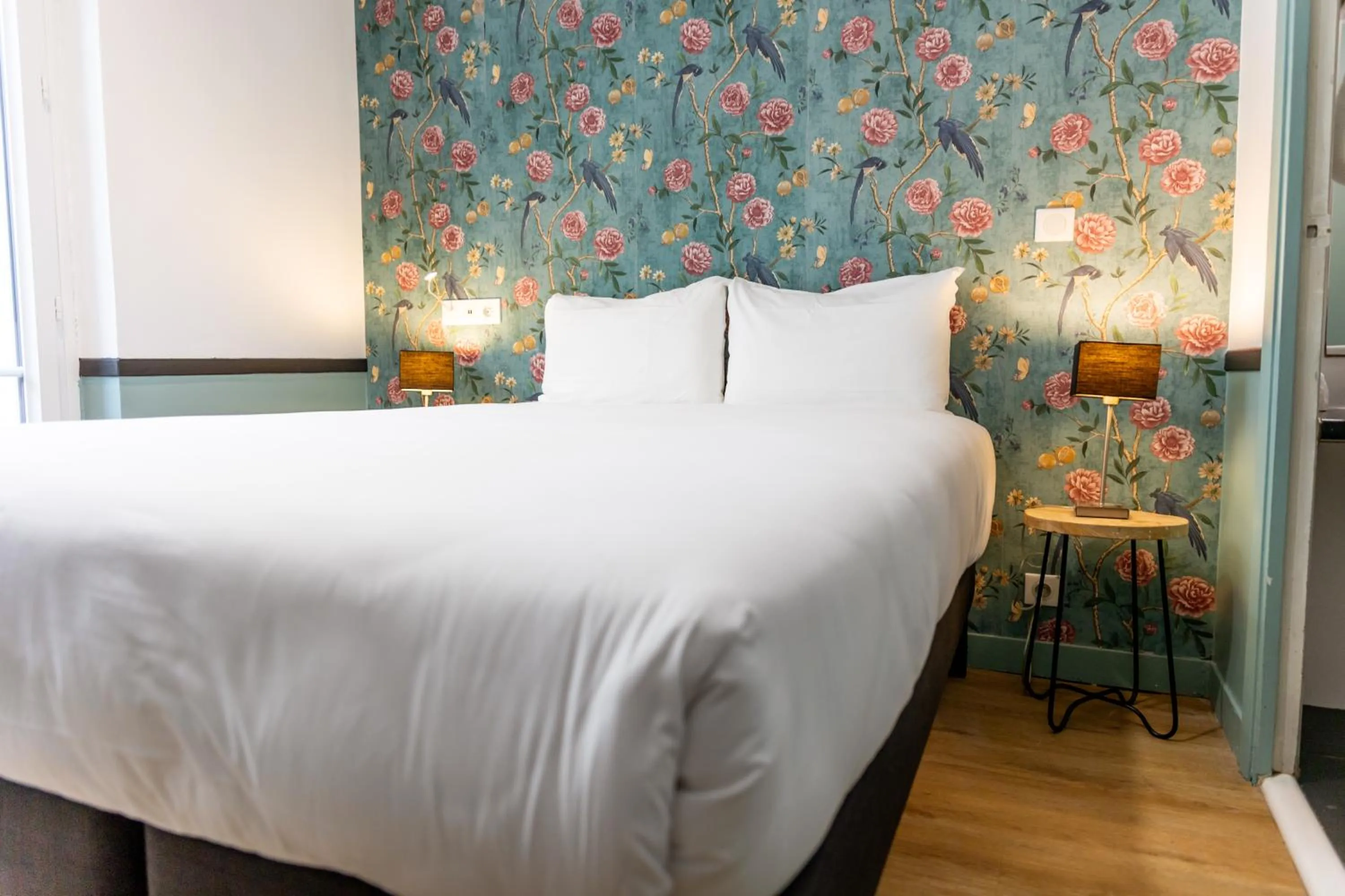 Bedroom, Bed in Vintage Paris Gare du Nord