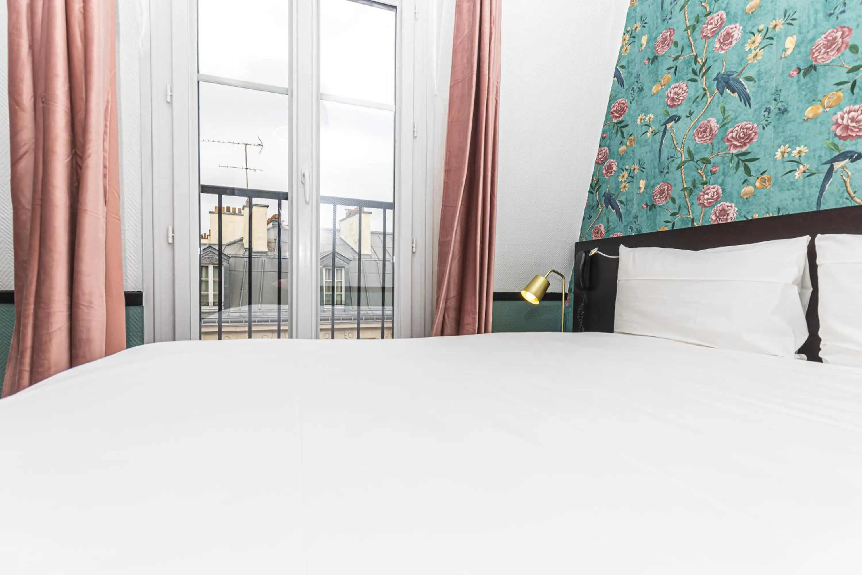 Bed in Vintage Paris Gare du Nord