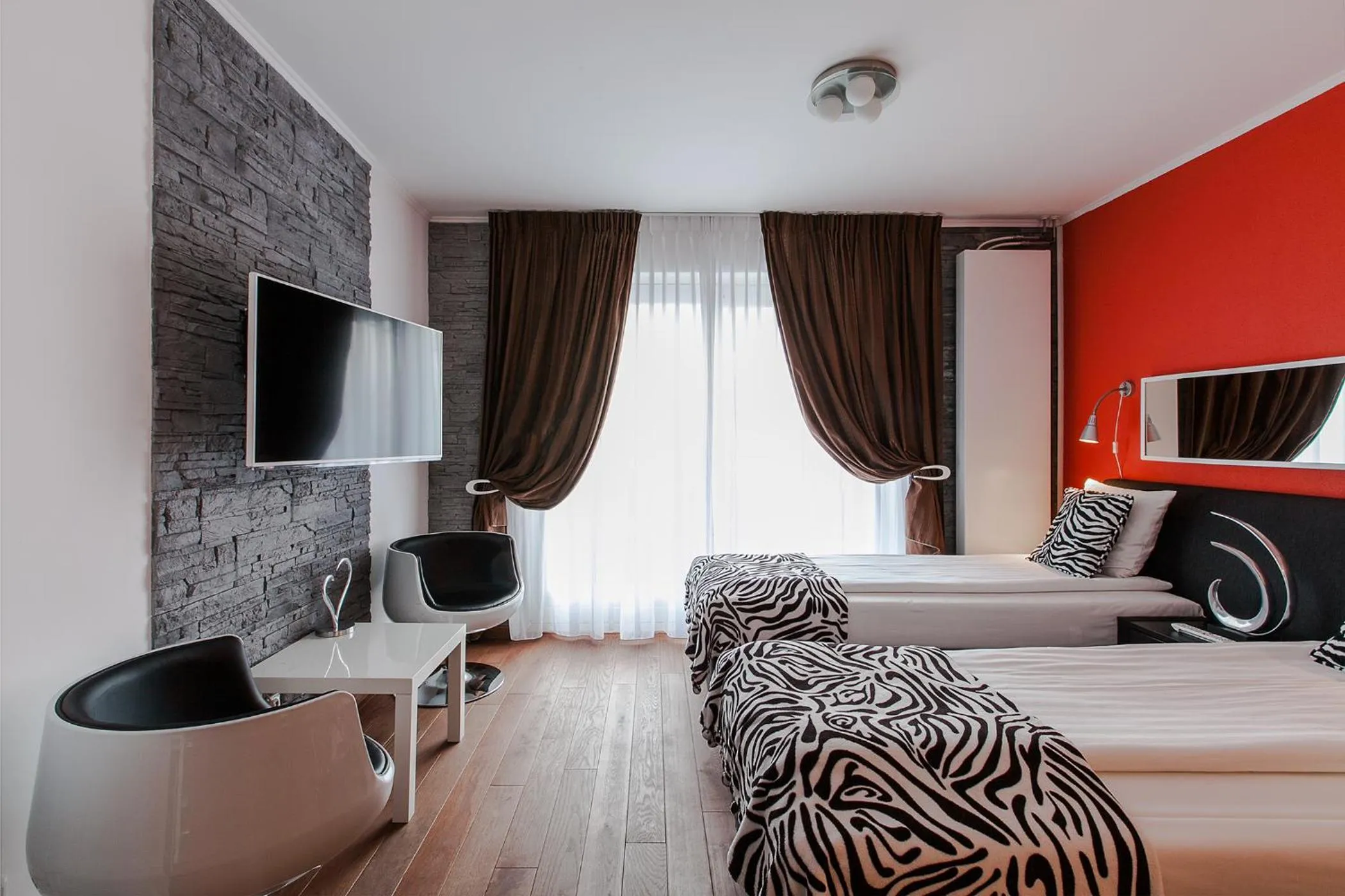 Photo of the whole room, Bed in Alex Rooms