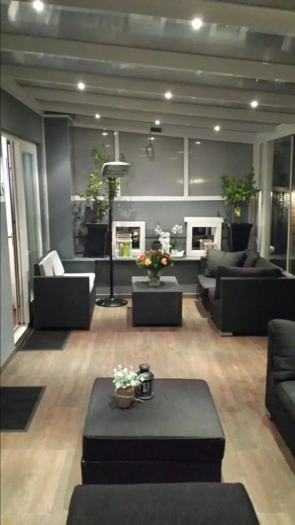 Communal lounge/ TV room in Alex Rooms