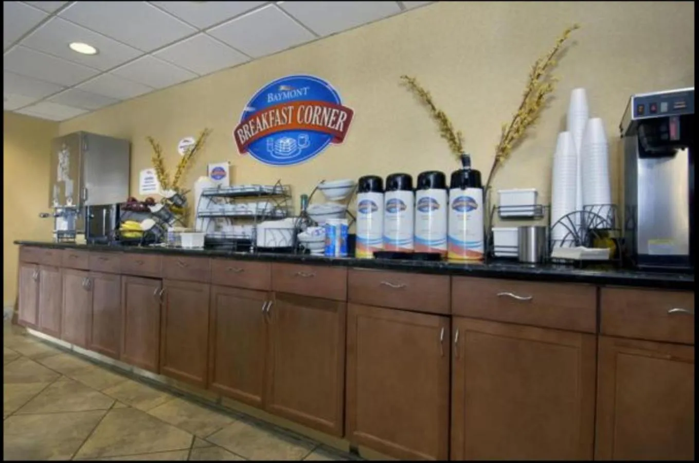 Restaurant/Places to Eat in Baymont by Wyndham Mobile/ I-65