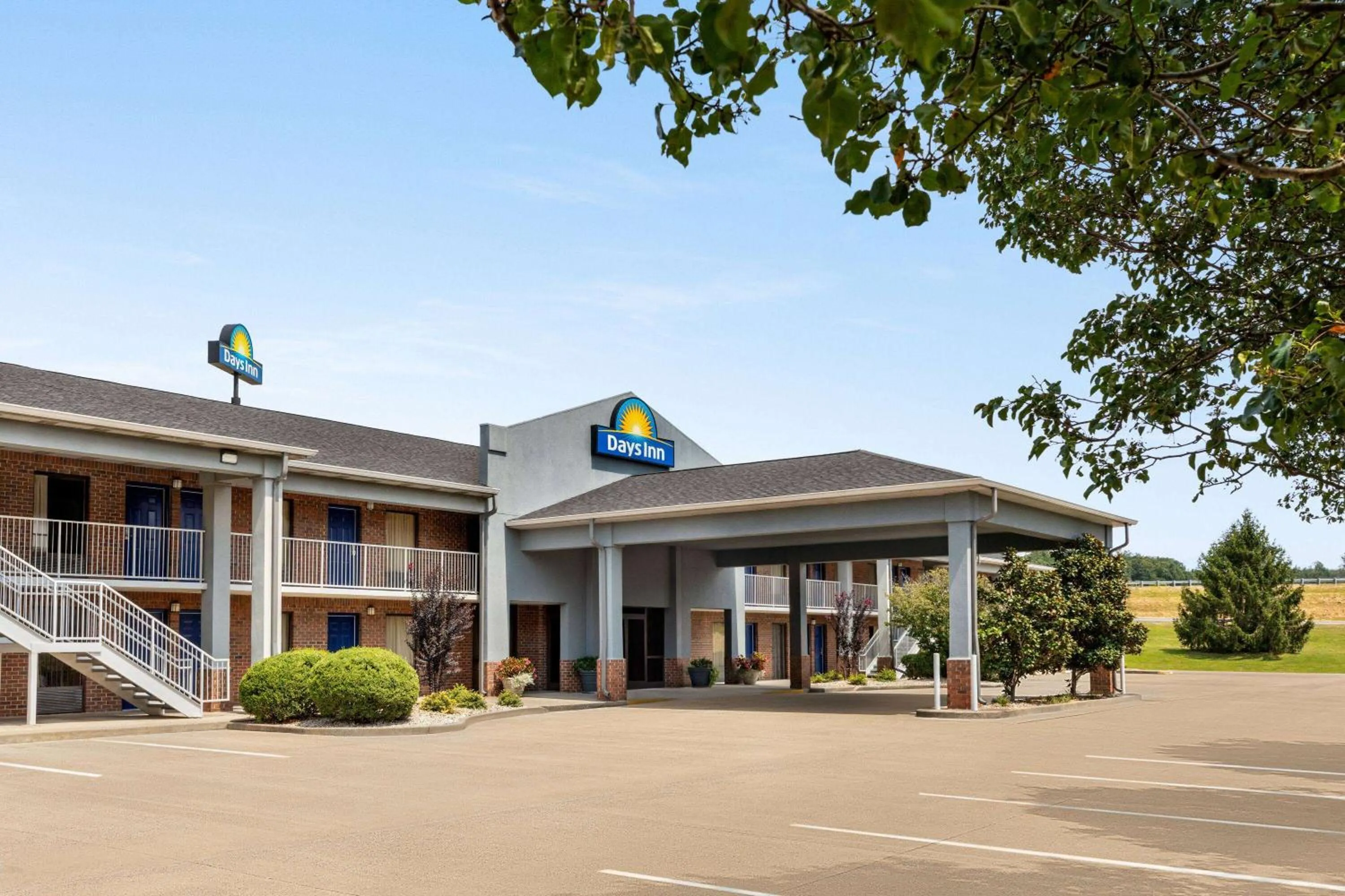 Property building in Days Inn by Wyndham Kuttawa/Eddyville