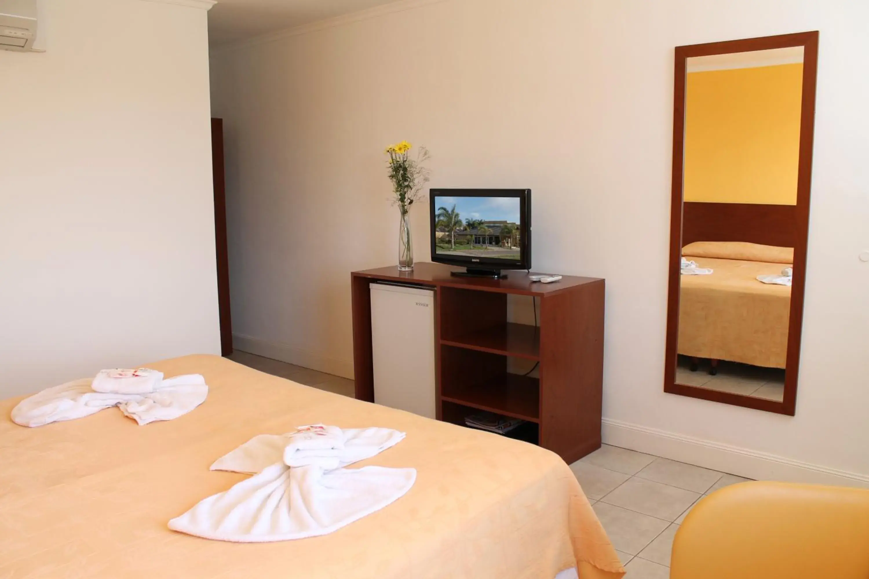 Standard Triple Room in Brisas del Lago Apart y Hotel Standard Triple Room in Brisas del Lago Apart y Hotel